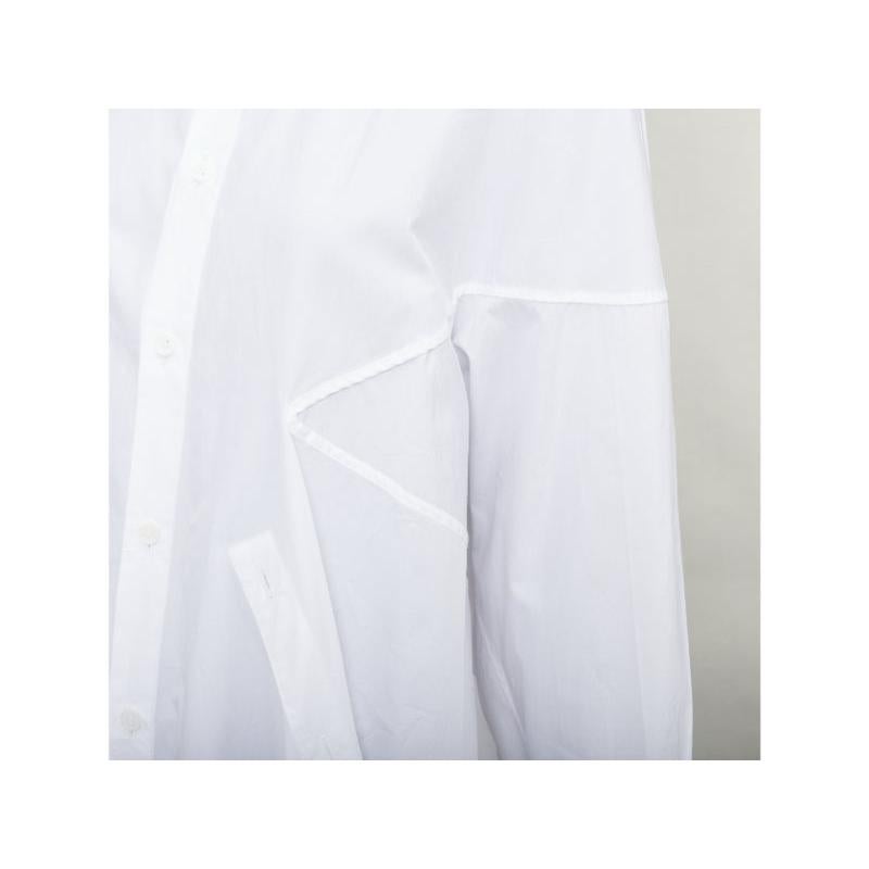 YOHJI YAMAMOTO white cotton oversized asymmetric high low hem shirt JP2 M
Reference: NKLL/A00571
Brand: Yohji Yamamoto
Designer: Yohji Yamamoto
Material: Cotton
Color: White
Pattern: Solid
Closure: Button
Made in: Japan

CONDITION:
Condition: Very