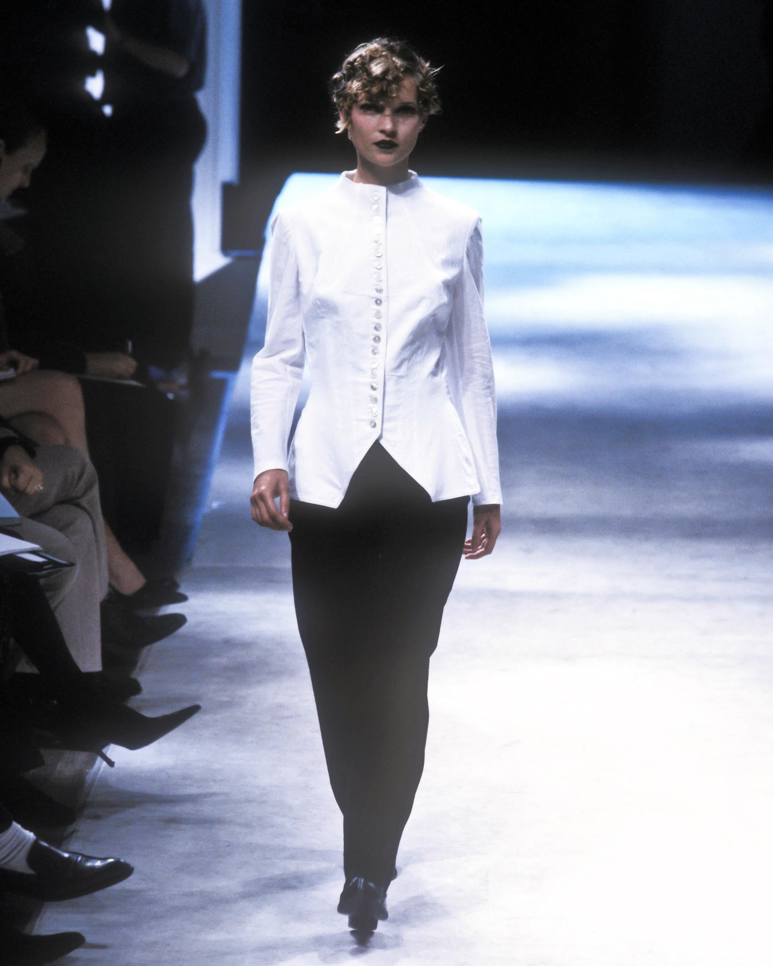 Yohji Yamamoto Tuta con peplo in cotone bianco e gonna a botte, SS 1998 in vendita 2