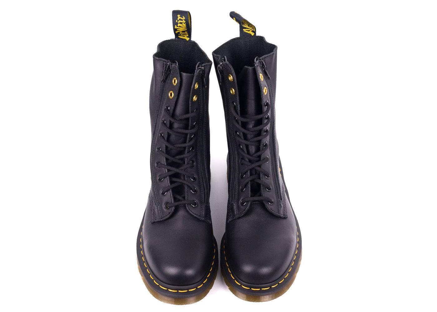 Yohji Yamamoto X Dr. Martens Mens Black Leather Combat Boots In New Condition For Sale In Brooklyn, NY