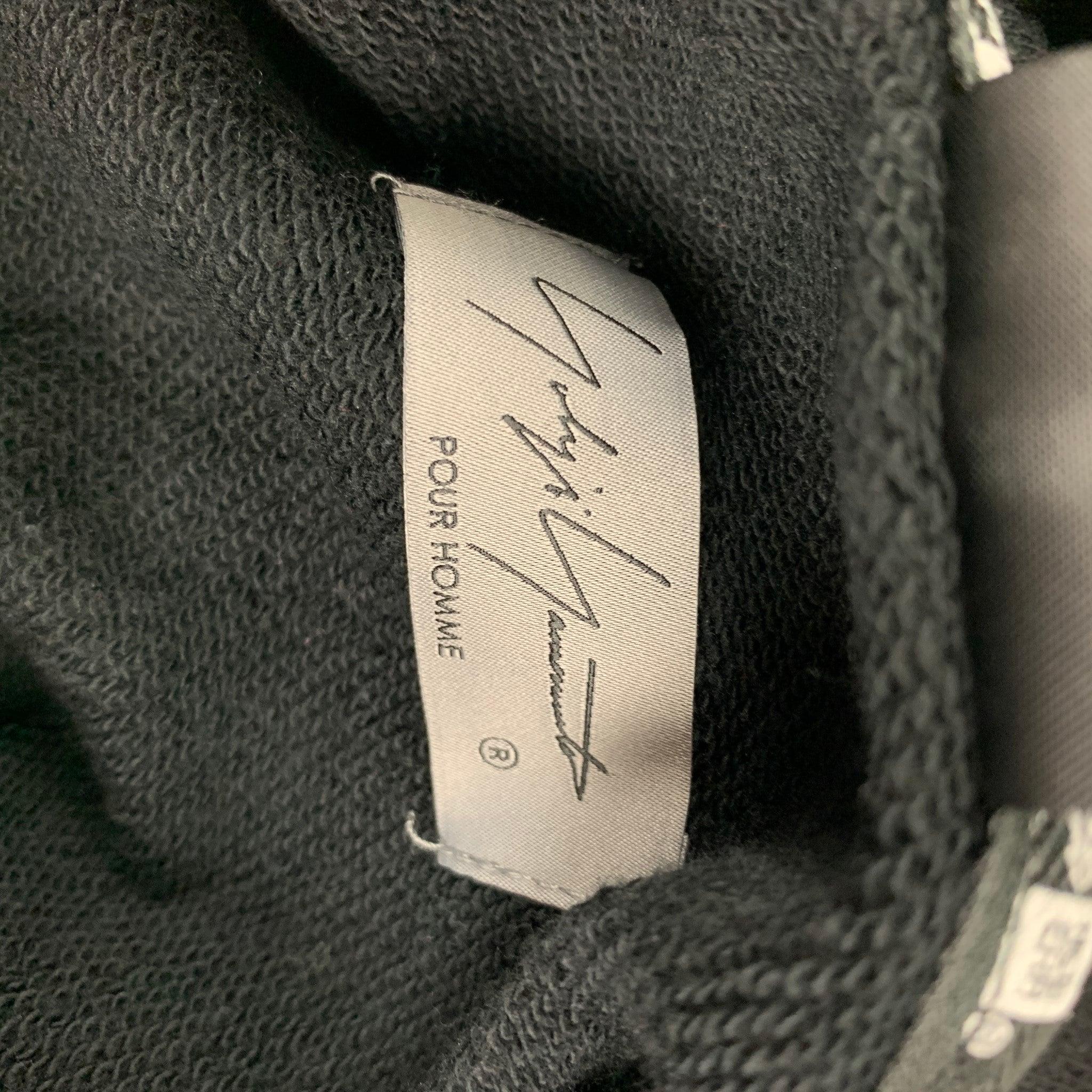 YOHJI YAMAMOTO x NEW ERA - Sweat-shirt à capuche en coton graphique noir et blanc, taille L en vente 2