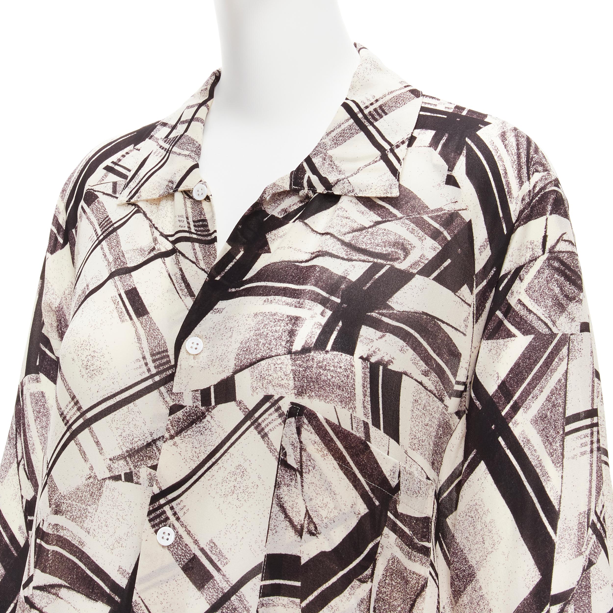 YOHJI YAMAMOTO Y'S Robe chemise drapée à carreaux abstraits et patchwork imprimé JP1 S
Référence : TGAS/C02020
Marque : Yohji Yamamoto
Collectional : Y'S
MATERIAL : Semblable à de la soie
Couleur : Beige, Black
Motif : Abstrait
Fermeture :