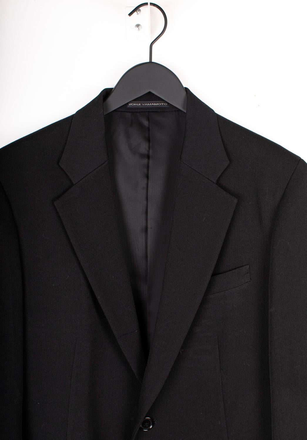 Check my other listings. Have many more designer clothes for sale. Open to any offers.
Item for sale is 100% genuine Yohji Yamamoto Y’s Casual Blazer Men Jacket, VINU0
Color: black
(An actual color may a bit vary due to individual computer screen