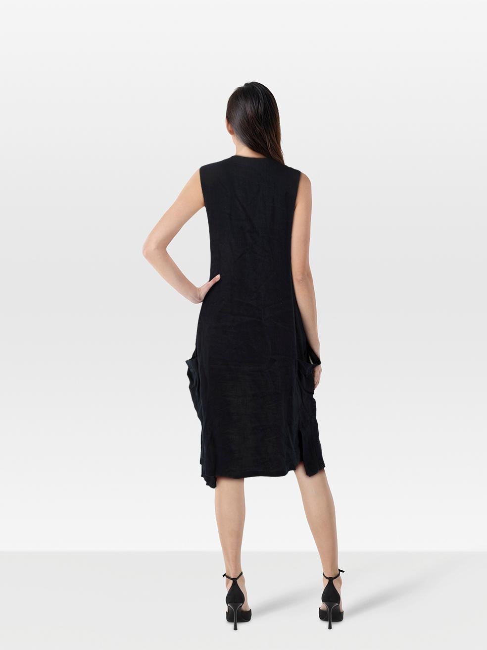 CONDITION is Very good. Minimal wear to the dress is evident. Discolouration on the neckline on this used Yohji Yamamoto designer resale item.
 
 Details
 
 
 Navy¬†
 
 Linen
 
 Dress
 
 Midi
 
 Sleeveless
 
 Pleated hem detail
 
 Side pockets
 
