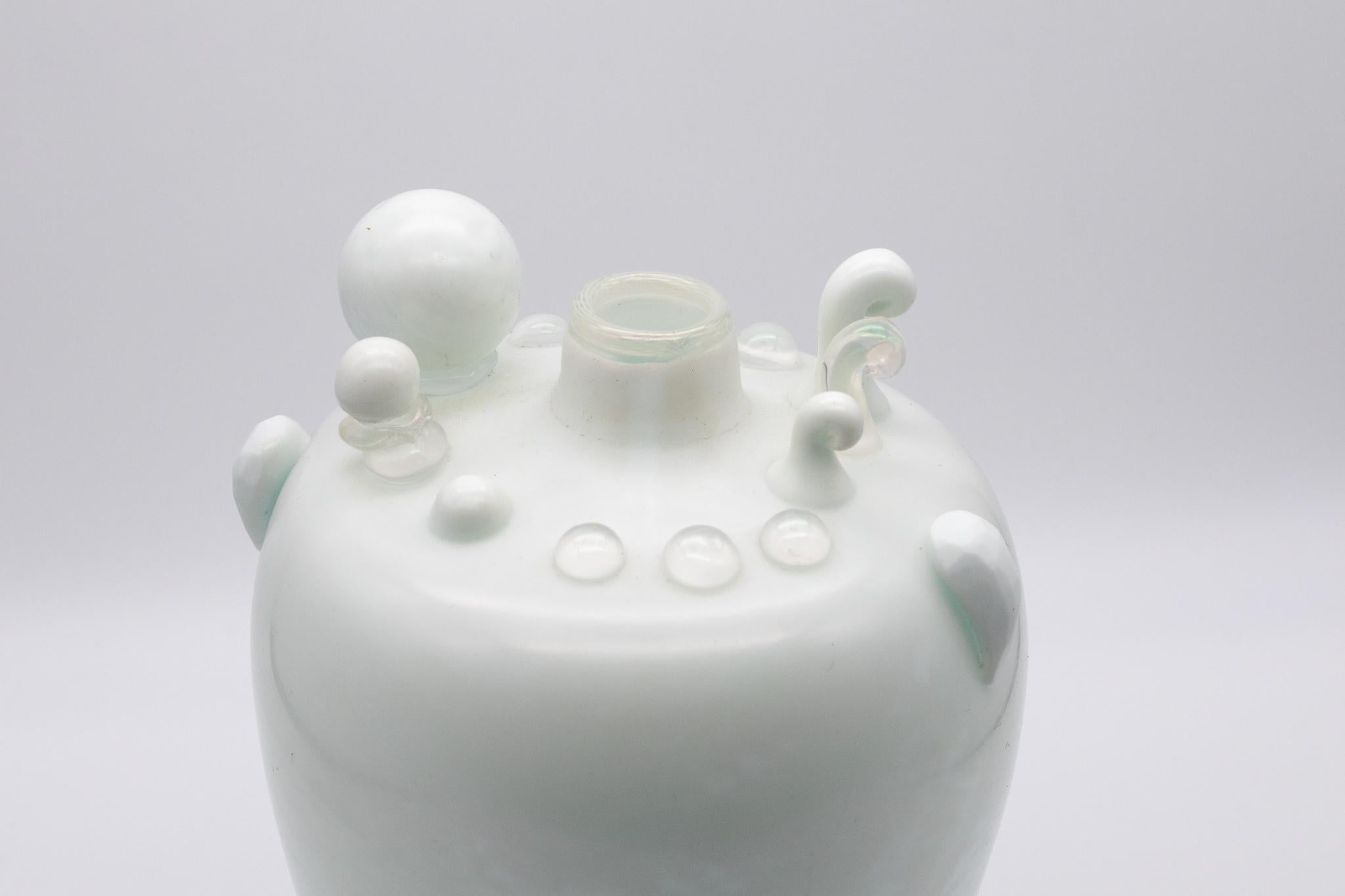 Yoichi Ohira 1996 Murano Italy Crescita Abstract Vase in White Lattimo Art Glass In Excellent Condition For Sale In Miami, FL
