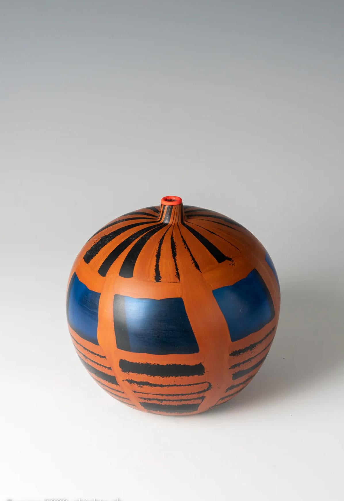 Hand-Crafted Yoichi Ohira.  Unique vase For Sale