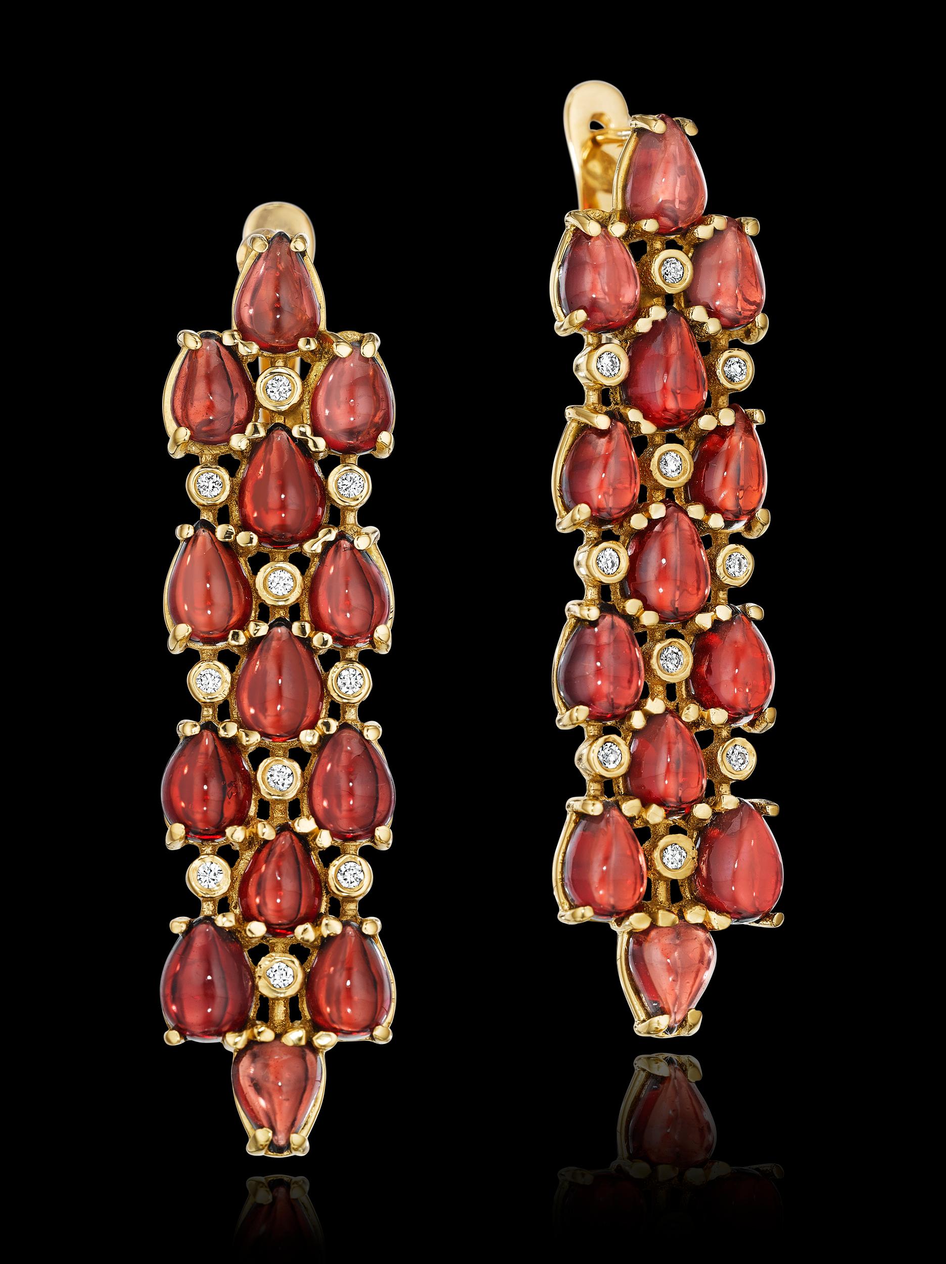 Yoki Garnet and Diamond Yellow Gold Drop Earring In New Condition For Sale In Annandale, VA