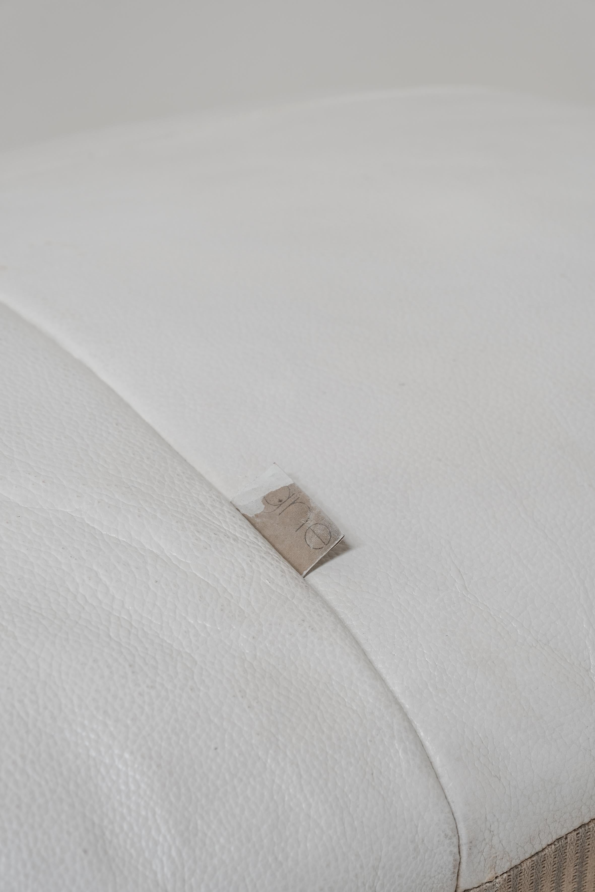 Yoko 1 seater in white chream leather 3