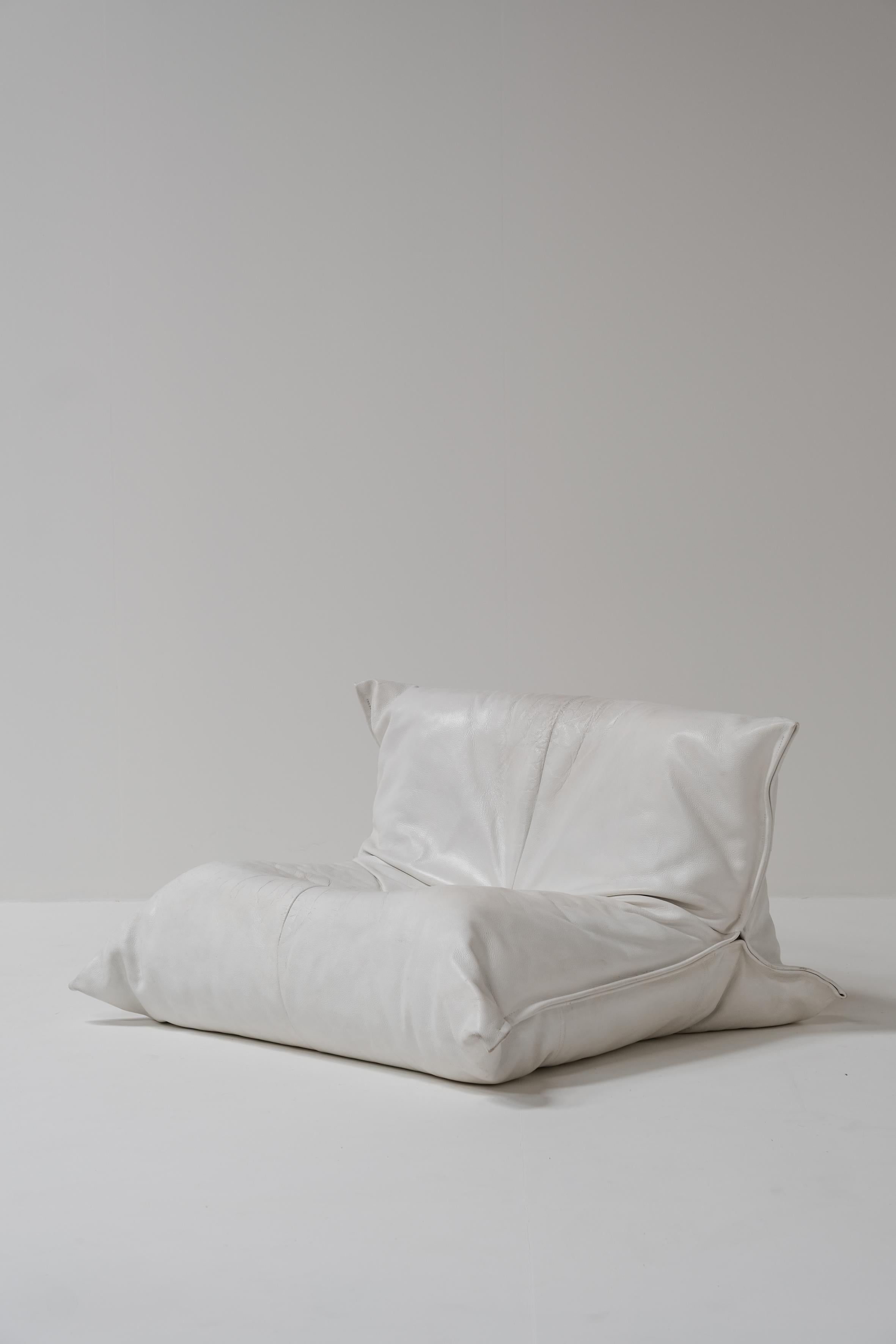 Mid-Century Modern Yoko 1 seater in white chream leather