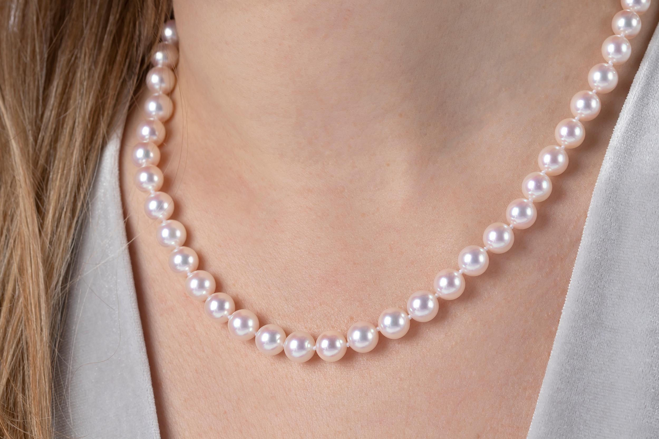 Collar The Row Clásico Akoya de Yoko London con cierre de oro rosa de 18 quilates engastado con diamantes Contemporáneo en venta
