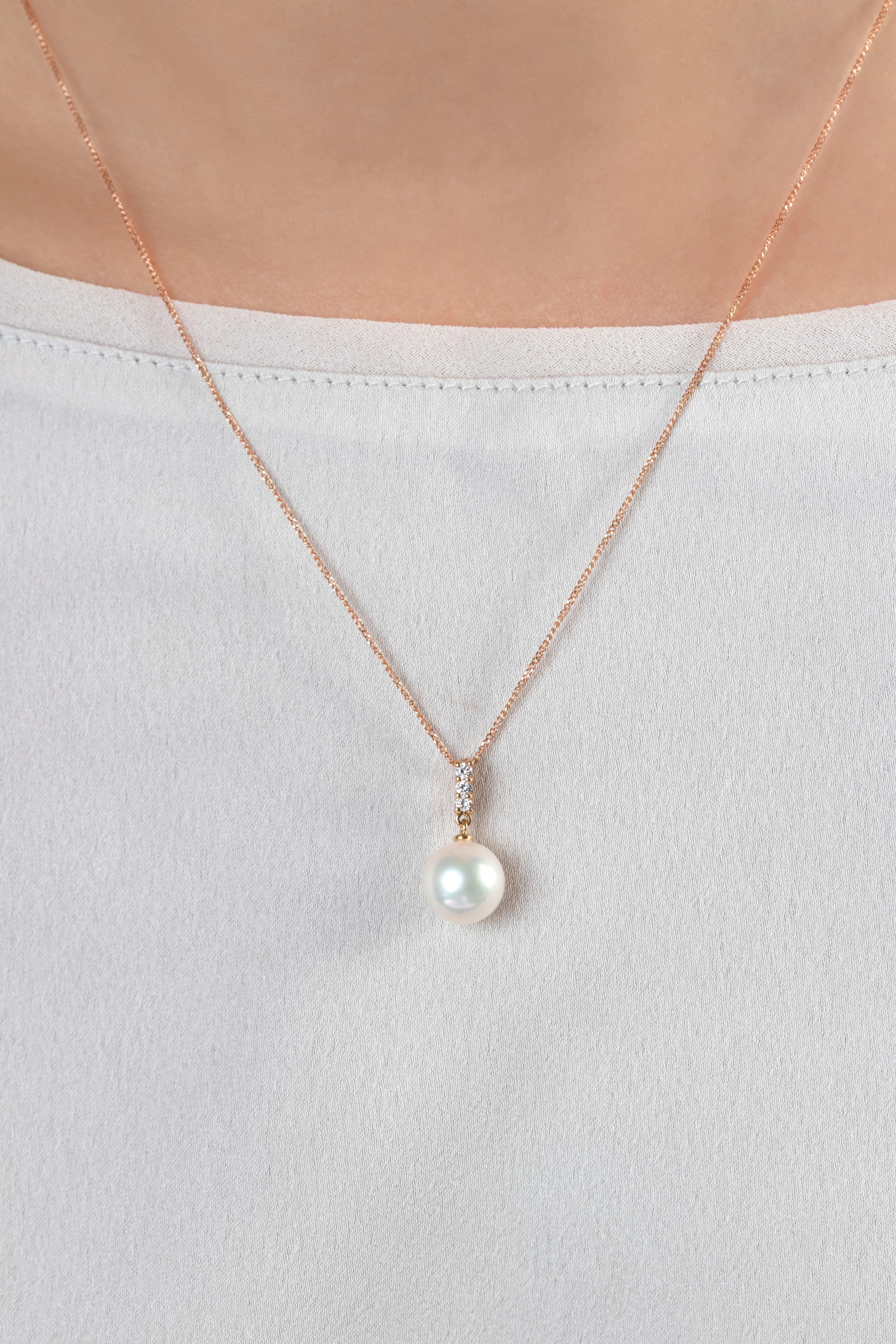 This timeless pendant by Yoko London features a lustrous Akoya Pearl beneath dainty row of diamonds. Classically elegant, these earrings are a jewellery box staple and will add a touch of sophistication to both daytime and evening looks. 
-	8.5-9mm