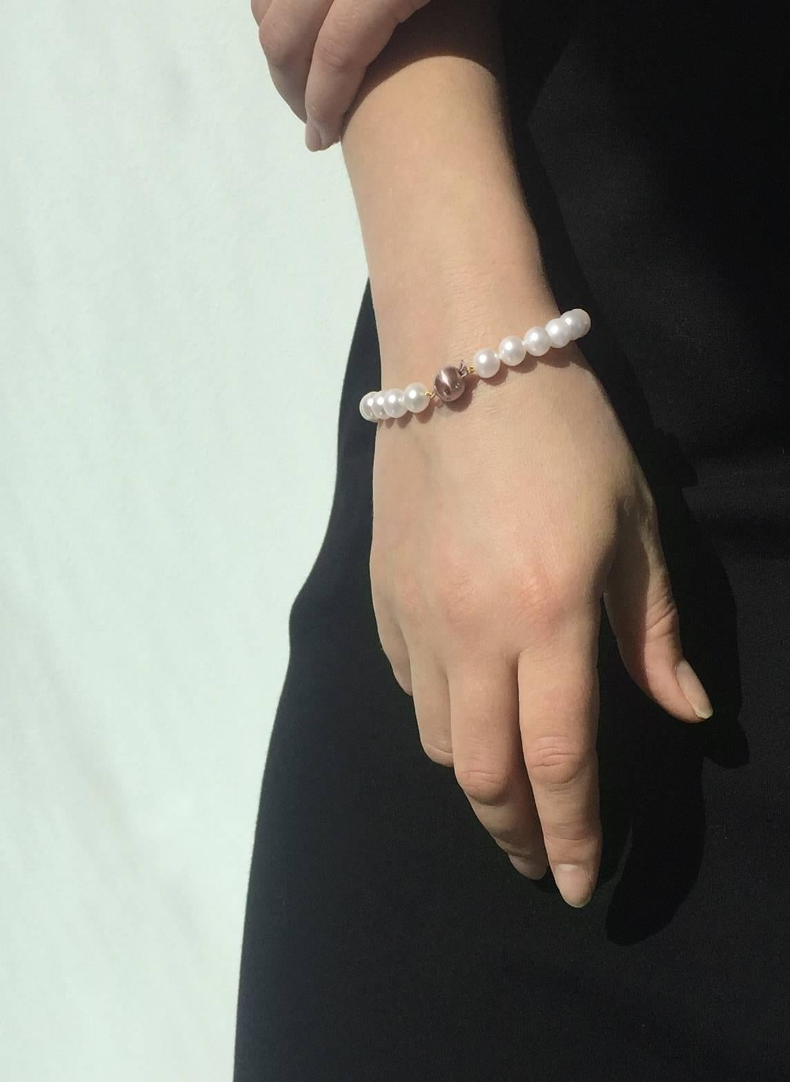 Yoko London Zucht japanische Akoya-Perle und Diamant-Armband aus 18 Karat Gold im Angebot 1