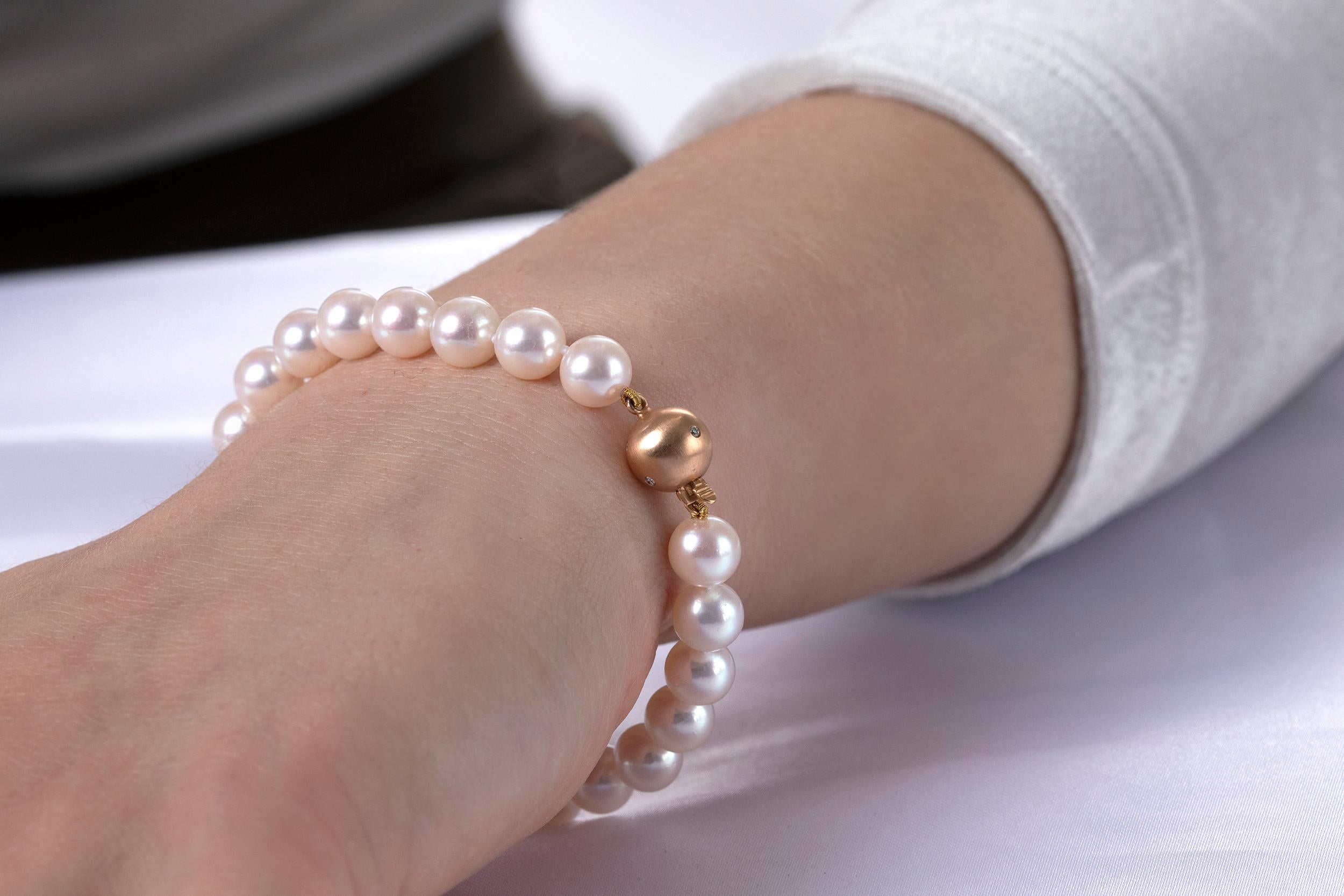 Yoko London Zucht japanische Akoya-Perle und Diamant-Armband aus 18 Karat Gold (Zeitgenössisch) im Angebot