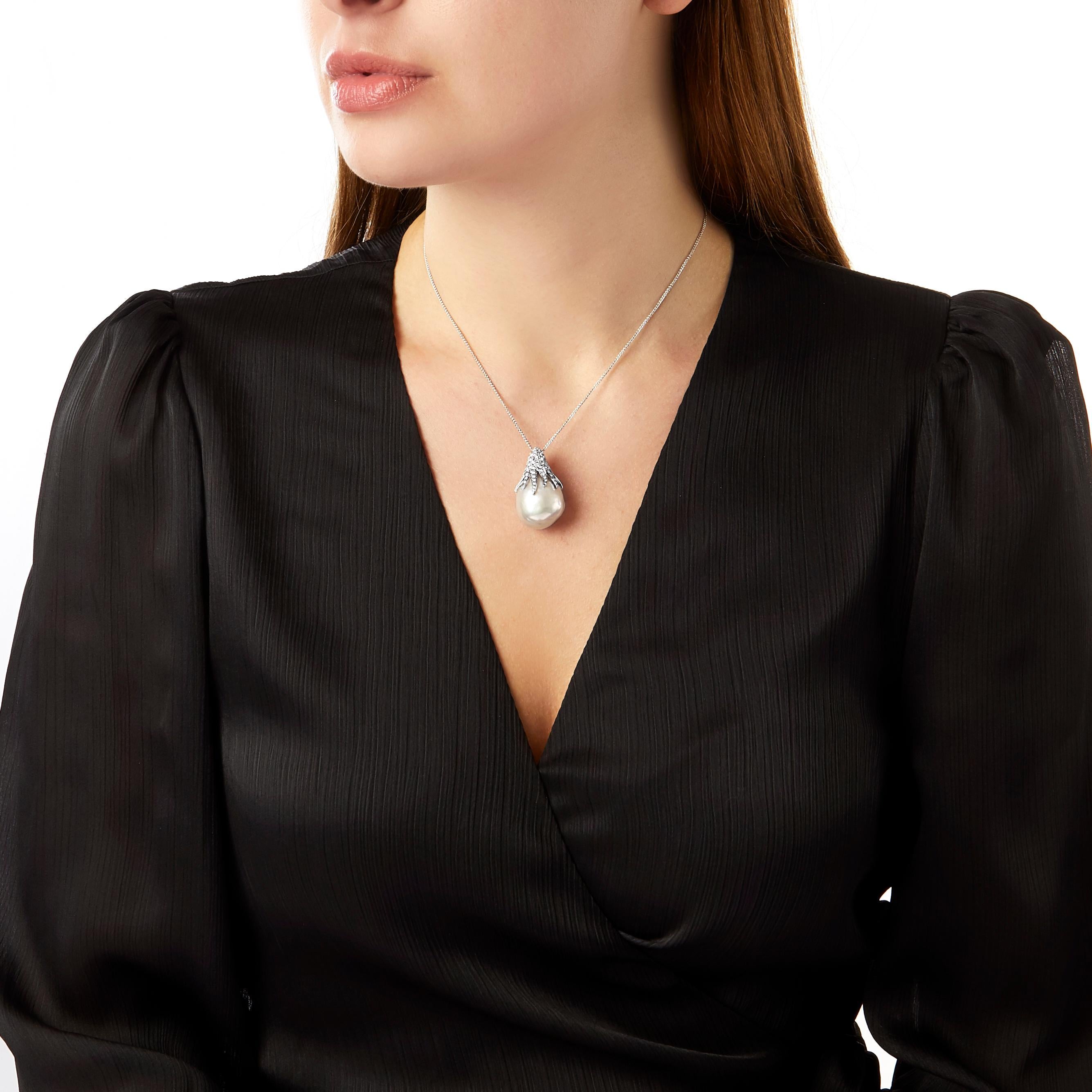 Beauty in the irregular, this bold pendant by Yoko London features a unique 19.1mm baroque freshwater pearl beneath a pattern of diamonds. Never afraid to stand apart from the crowd, the wearer of this piece will attract attention, whichever way