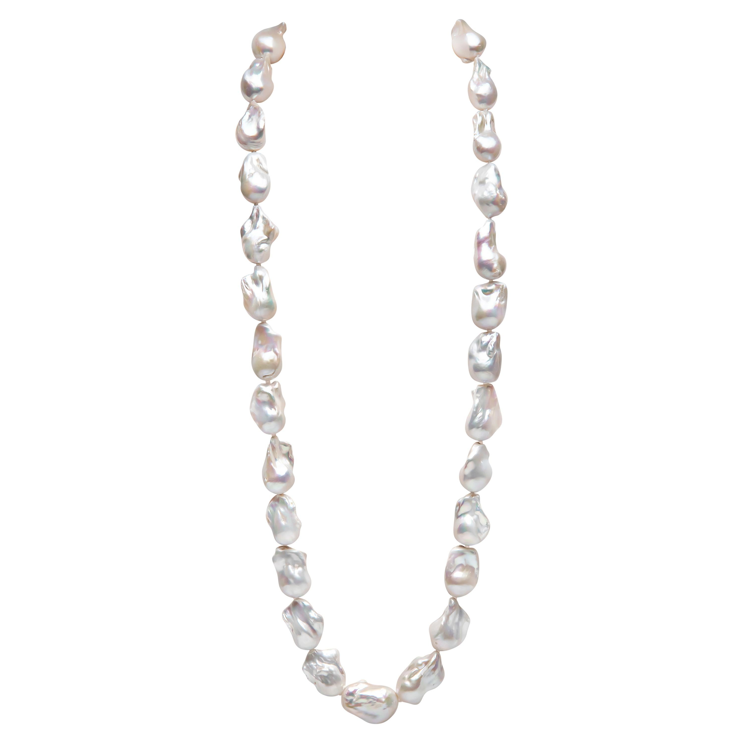 Yoko London Collier de perles d'eau douce baroques
