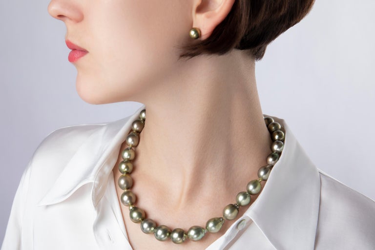 This one of a kind necklace by Yoko London features striking baroque shaped pistachio coloured Tahitian pearls. Each baroque pearl is completely unique and this necklace has been designed to showcase their individual allure and mystique. To achieve