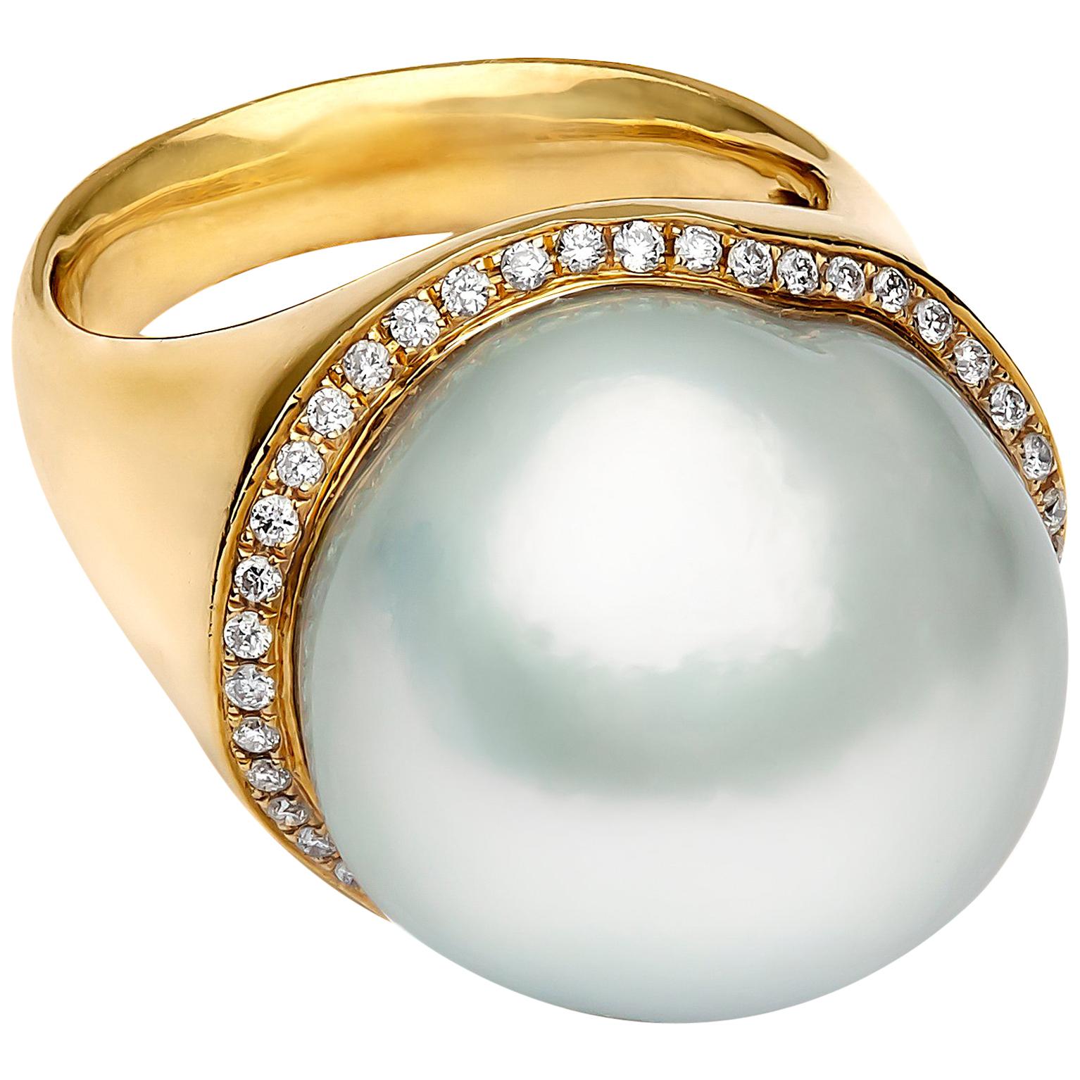Anello barocco Yoko London con perle dei mari del sud e diamanti in oro giallo 18 carati