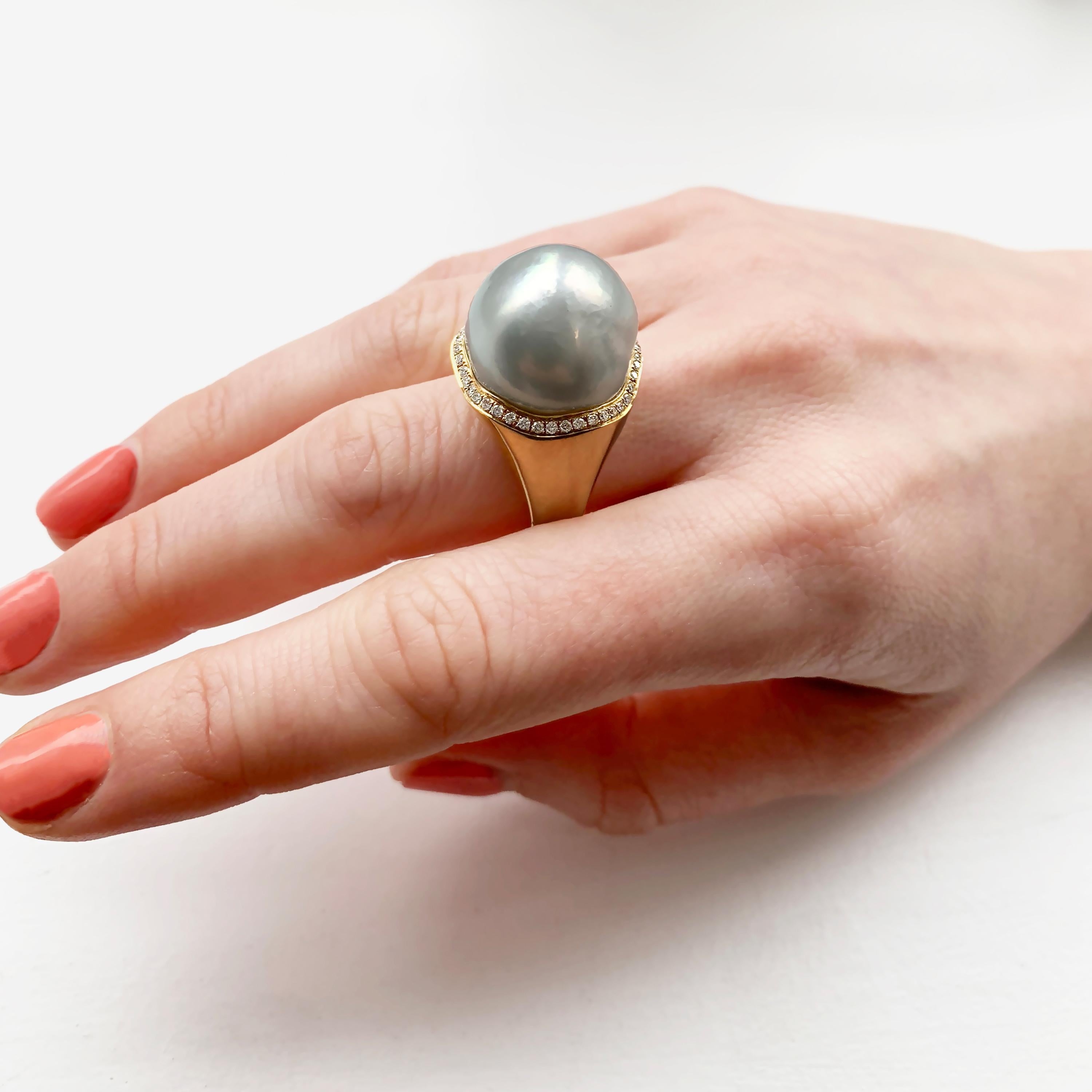 Round Cut Yoko London Baroque South Sea Pearl and Diamond Ring Set in 18 Karat Yellow Gold For Sale