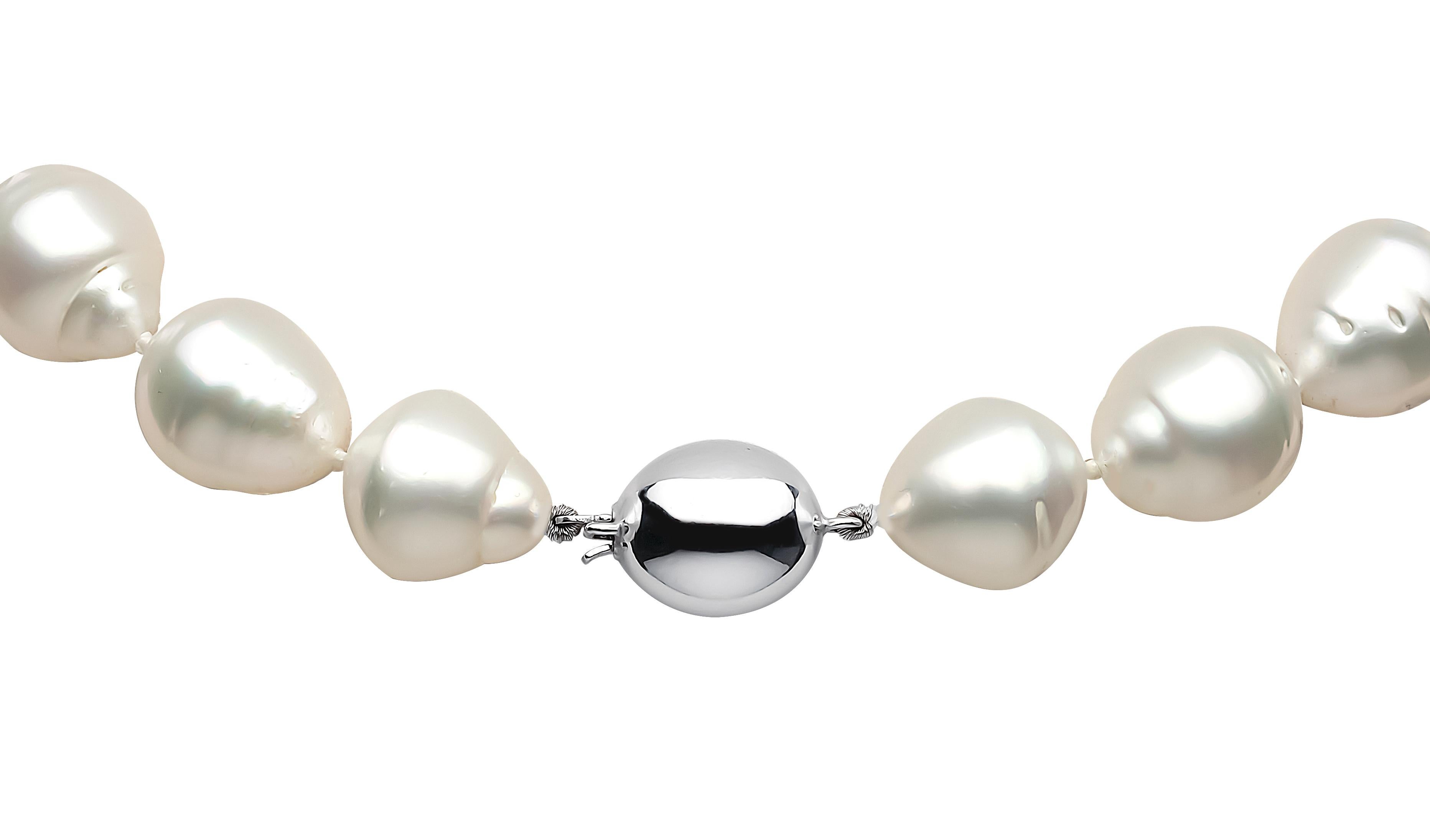 Yoko London Collier baroque de perles des mers du Sud en or blanc 18 carats Pour femmes en vente