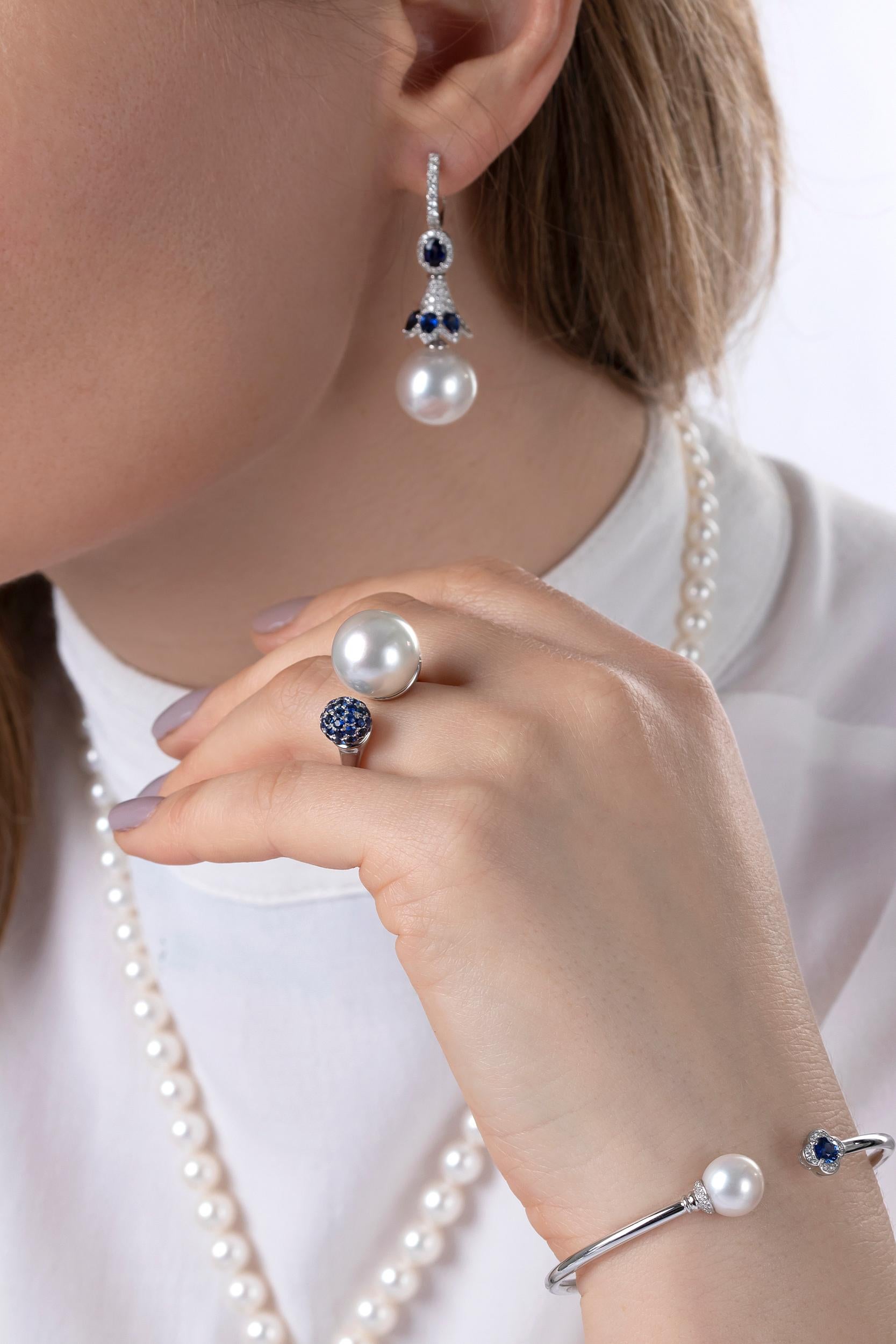 This enchanting ring is part of Yoko London's Belgravia collection which celebrates classic precious gems. Combining a contemporary design with a timeless pairing of pearls and sapphires, this unique ring blends the modern with the classic