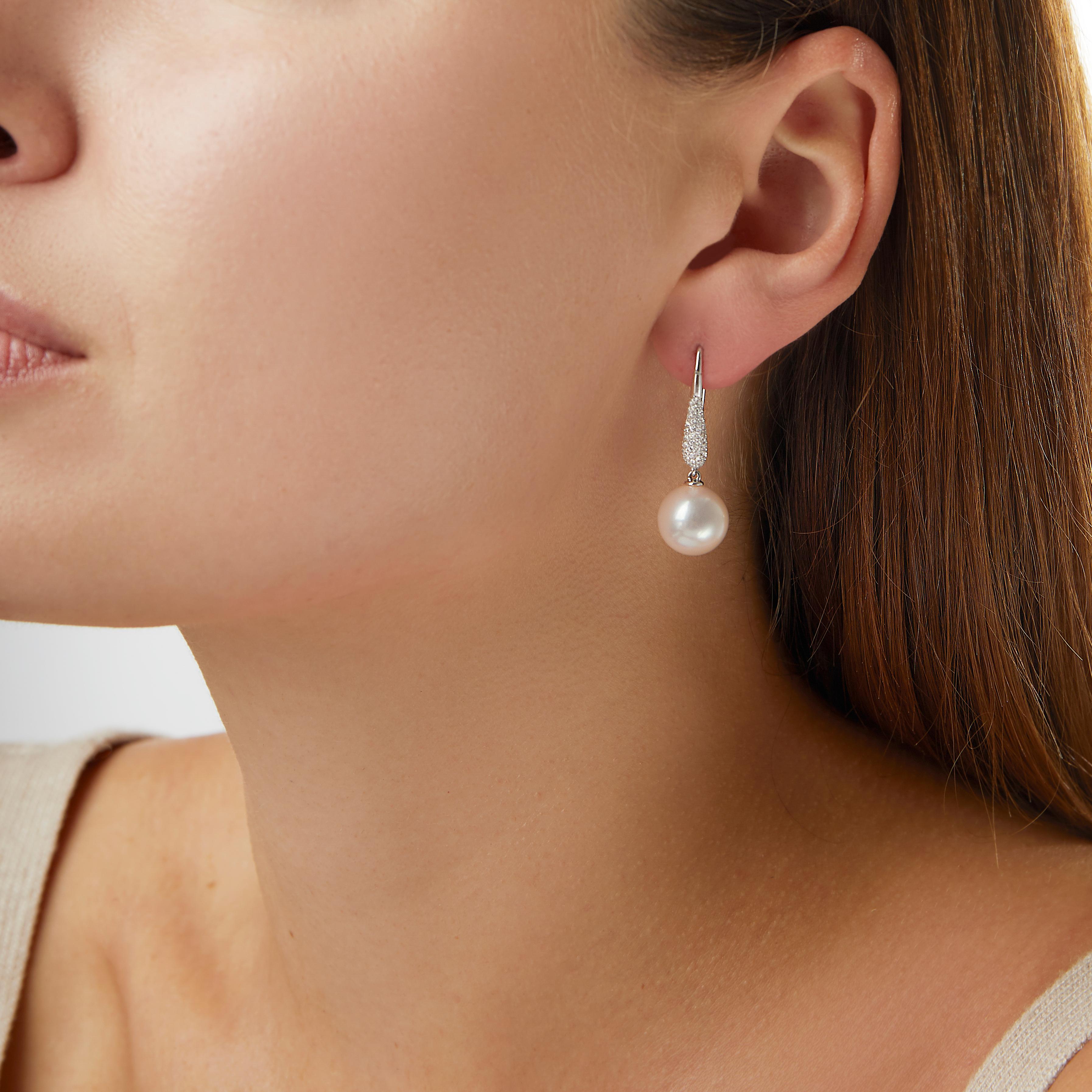Modern Yoko London Freshwater Pearl and Diamond Earring in 18 Karat White Gold For Sale