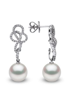 Orecchini con perle d'acqua dolce e diamanti di Yoko London in oro bianco 18 carati