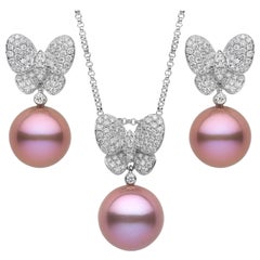 Yoko London Süßwasserperlen und Diamant Anhänger & Ohrring Set in 18 Karat Gold