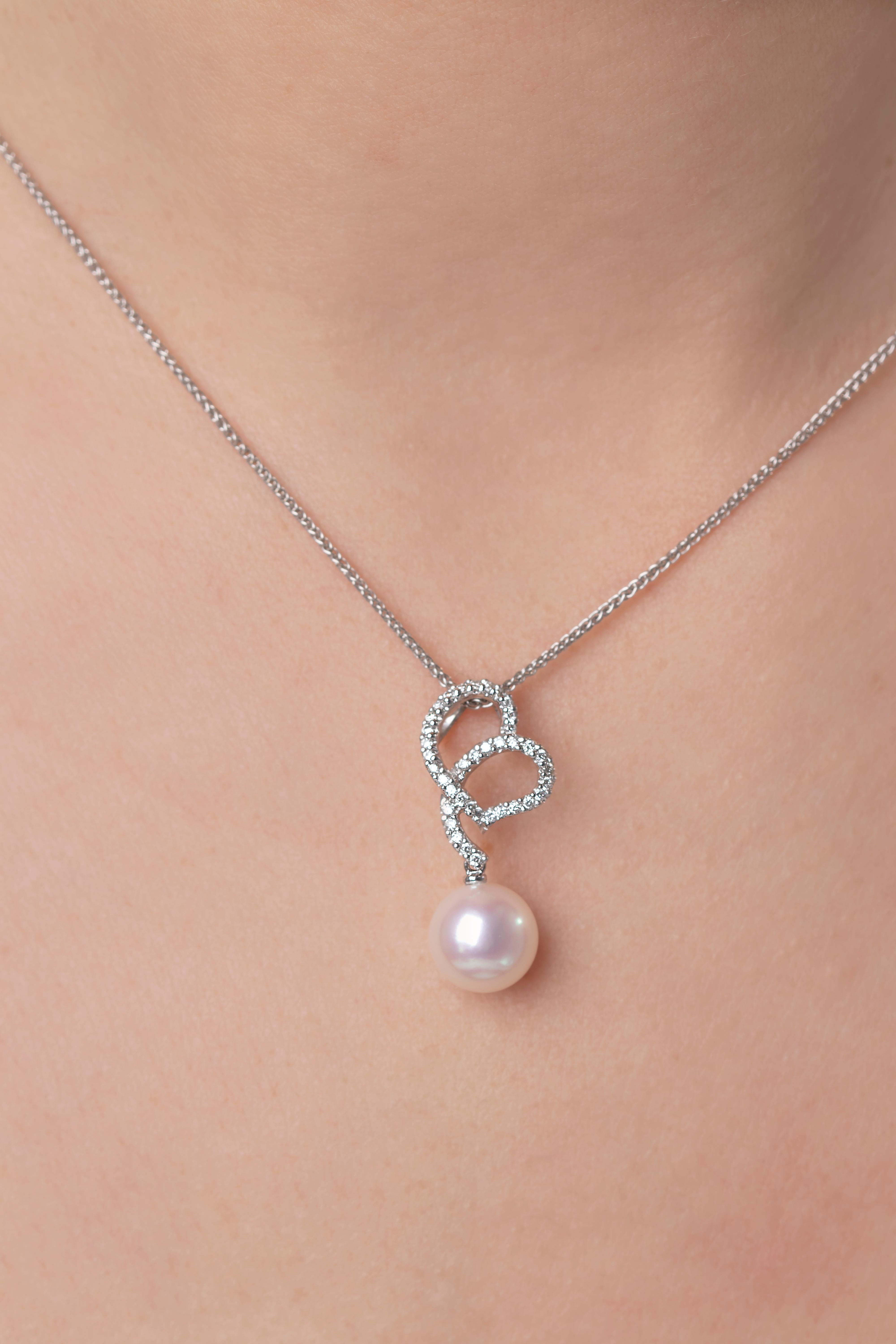 This elegant pendant by Yoko London features a stunning Cultured Freshwater Pearl suspended beneath a sparkling diamond heart-style motif. Easy to wear with any type of outfit, this daily-use pendant will add a touch of glamour to everything it is