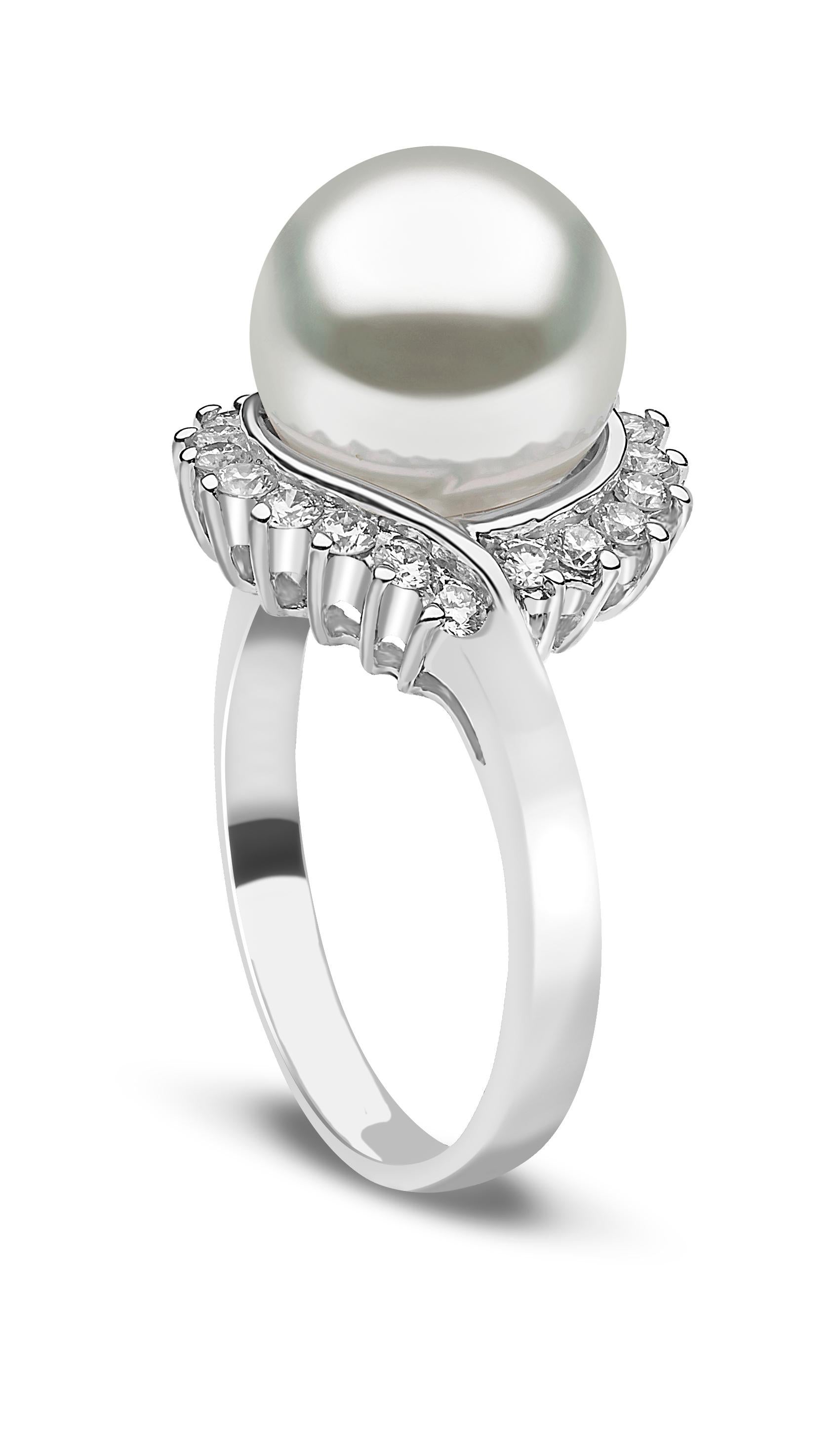 This elegant ring by Yoko London features a lustrous Freshwater pearl surrounded by a halo of glistening diamonds, in a design that is fast becoming a modern classic. Set in 18 Karat white gold to enrich the lustre of the pearl and the bright