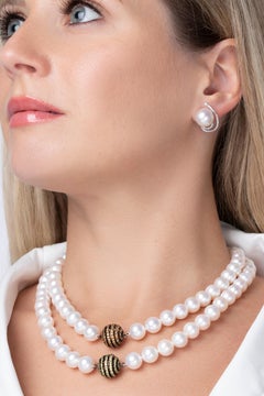 Yoko London Collier de perles d'eau douce et de saphirs, en or blanc et noir 18 carats