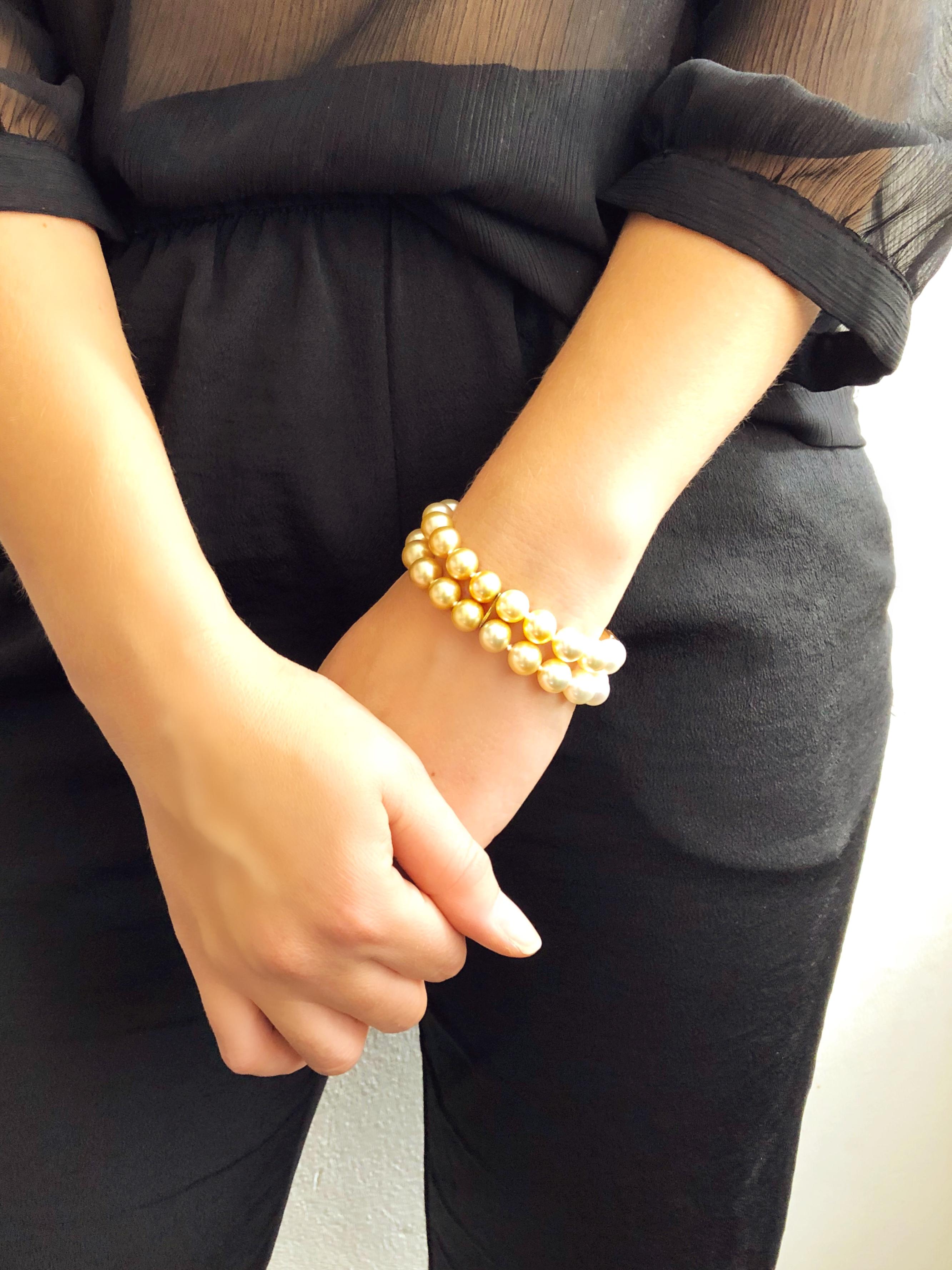 Each pearl in this bracelet has been expertly selected by Yoko London to create a subtle graduation from the cool white colour of Australian South Sea pearls to the rich hues of the Golden South Sea pearls. The piece is completed by an 18 Karat