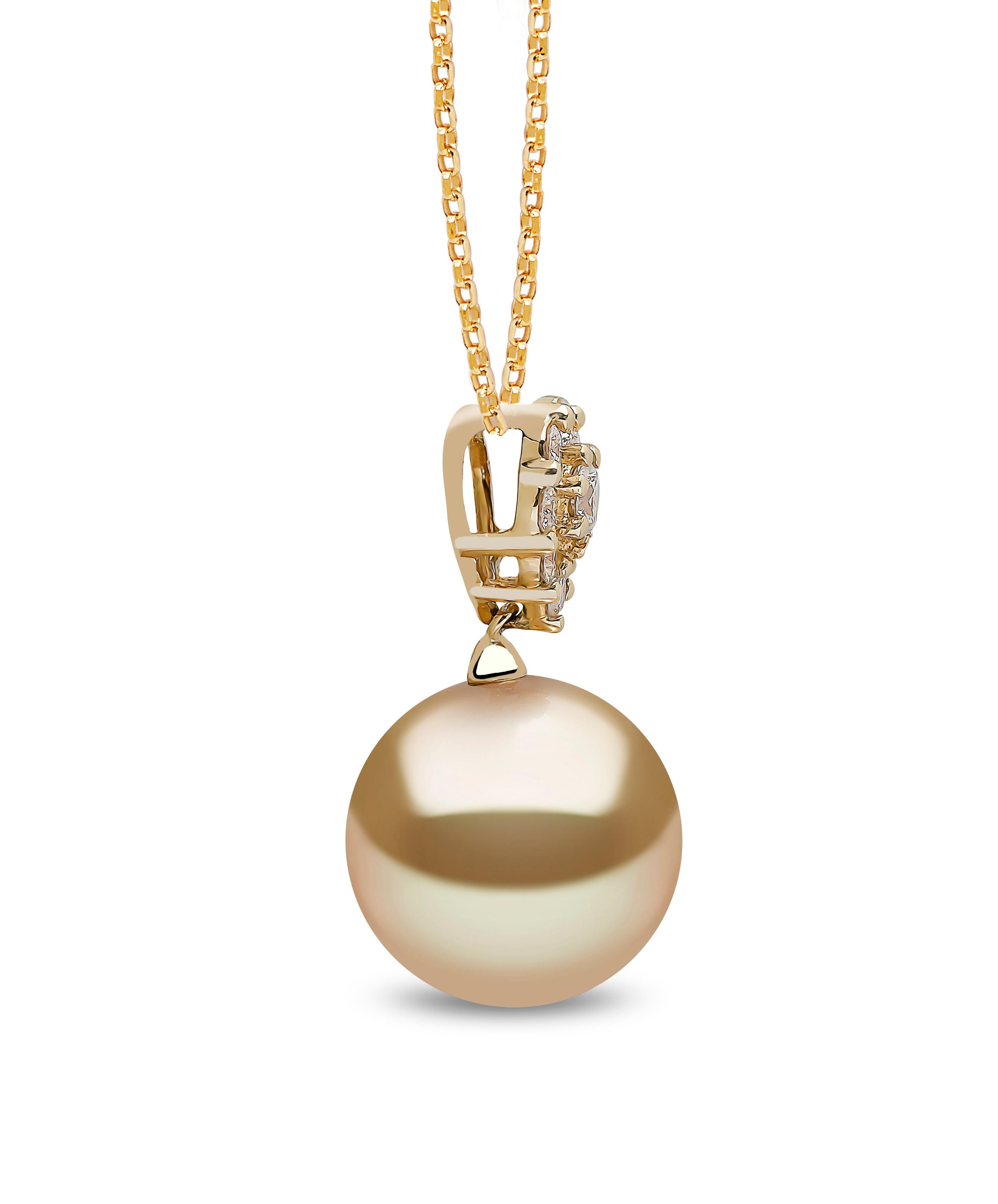 Taille ronde Yoko London Pendentif en or jaune 18 carats avec perles des mers du Sud dorées et diamants en vente