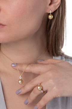 Yoko London, bague en or jaune 18 carats, perles des mers du Sud et diamants