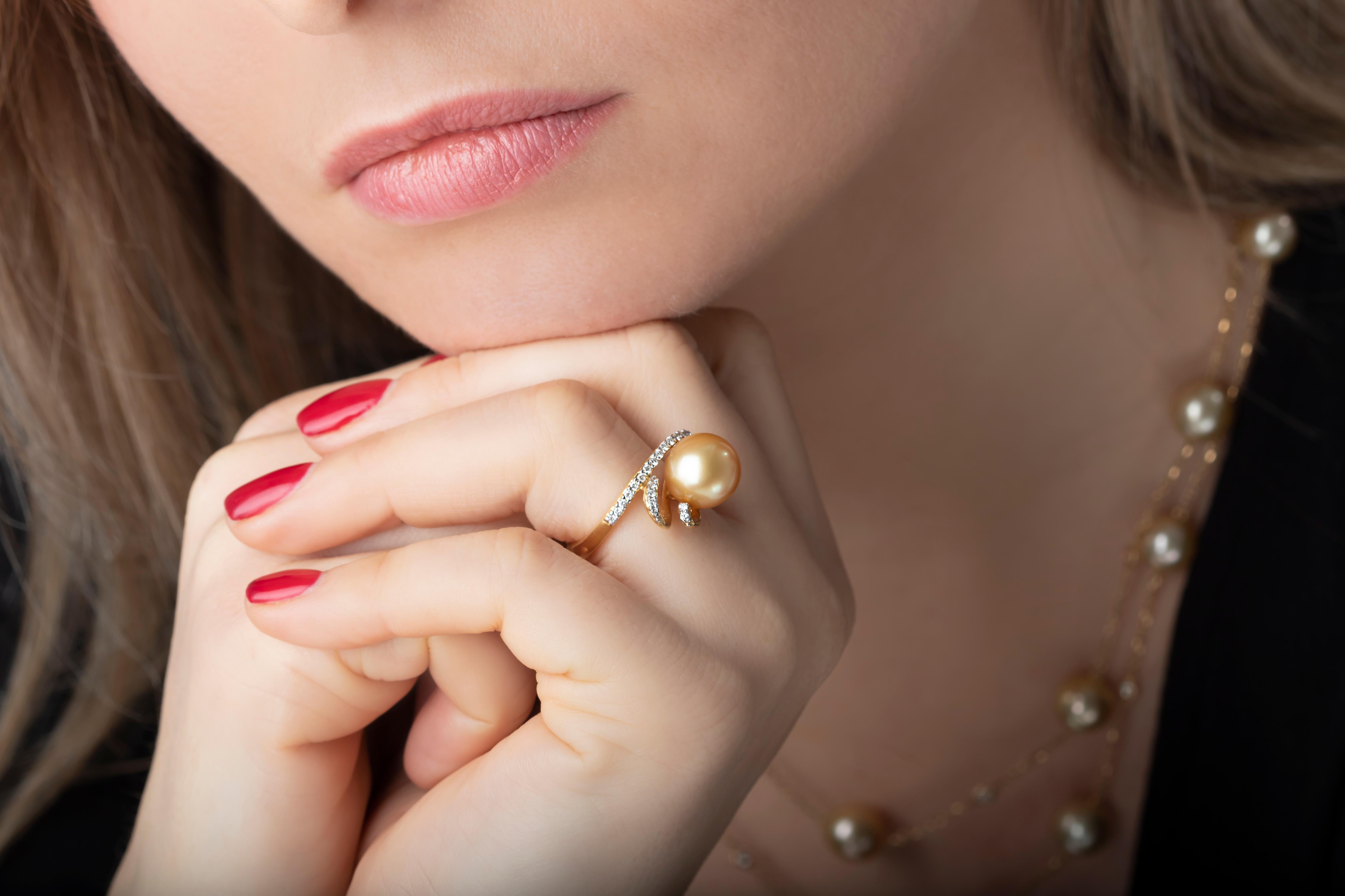 Yoko London Goldener Südseeperlen- und Diamantring aus 18 Karat Gelbgold Damen im Angebot
