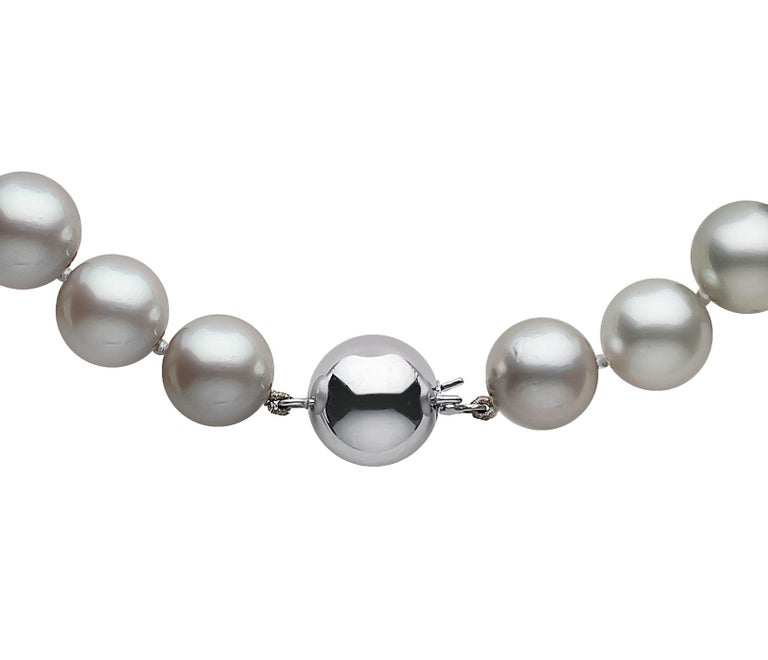 The cool tones found in these natural coloured Tahitian pearls speak for themselves in this bold statement necklace by Yoko London. Sure to be an every day staple piece that is easily styled with other Tahitian pearl jewellery. Each pearl has been