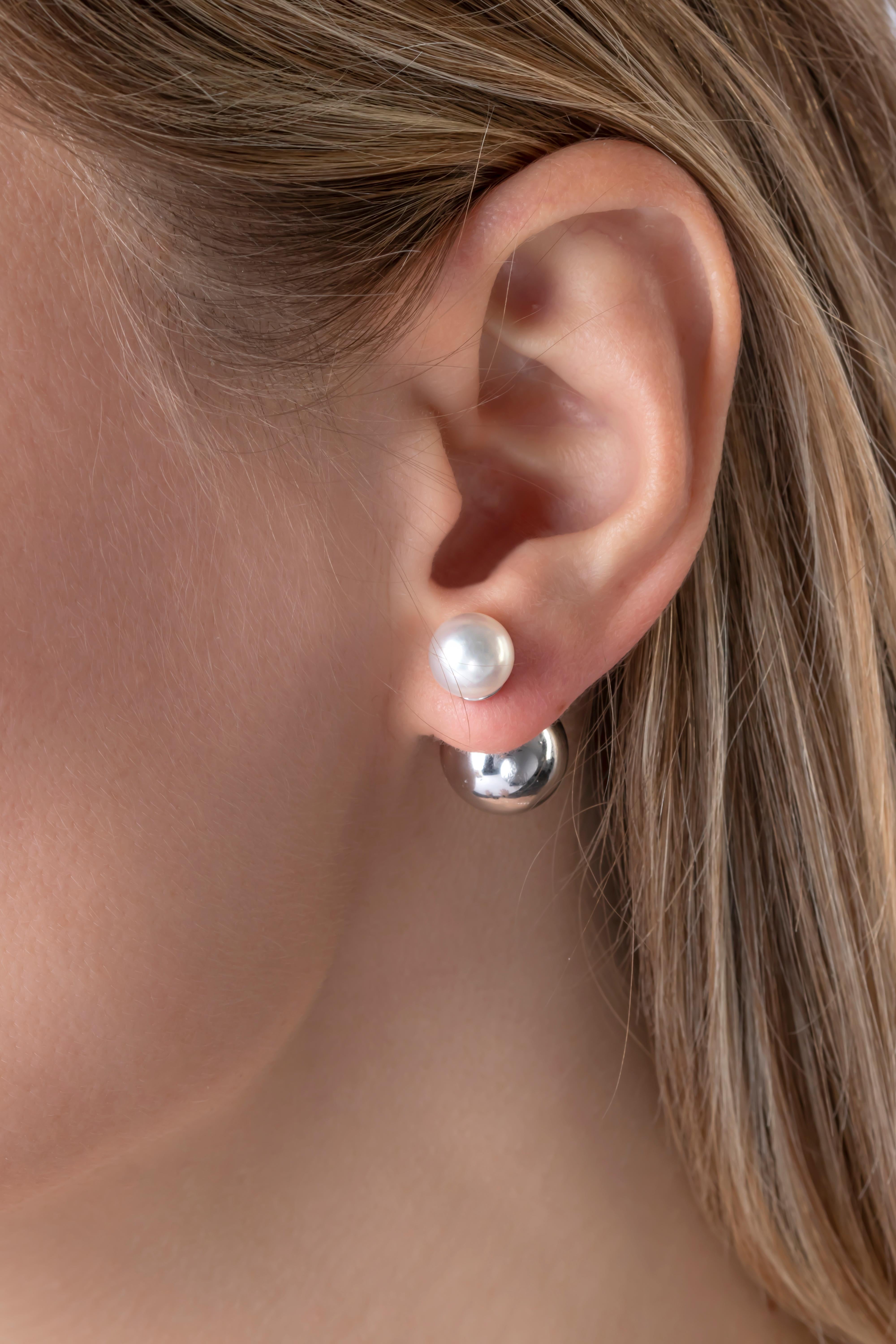 These striking earrings by Yoko London combine lustrous Akoya pearls with a white gold sphere. Putting style at the forefront of their design, these unique earrings offer a contemporary way to wear pearls – perfect for the modern woman. The Akoya