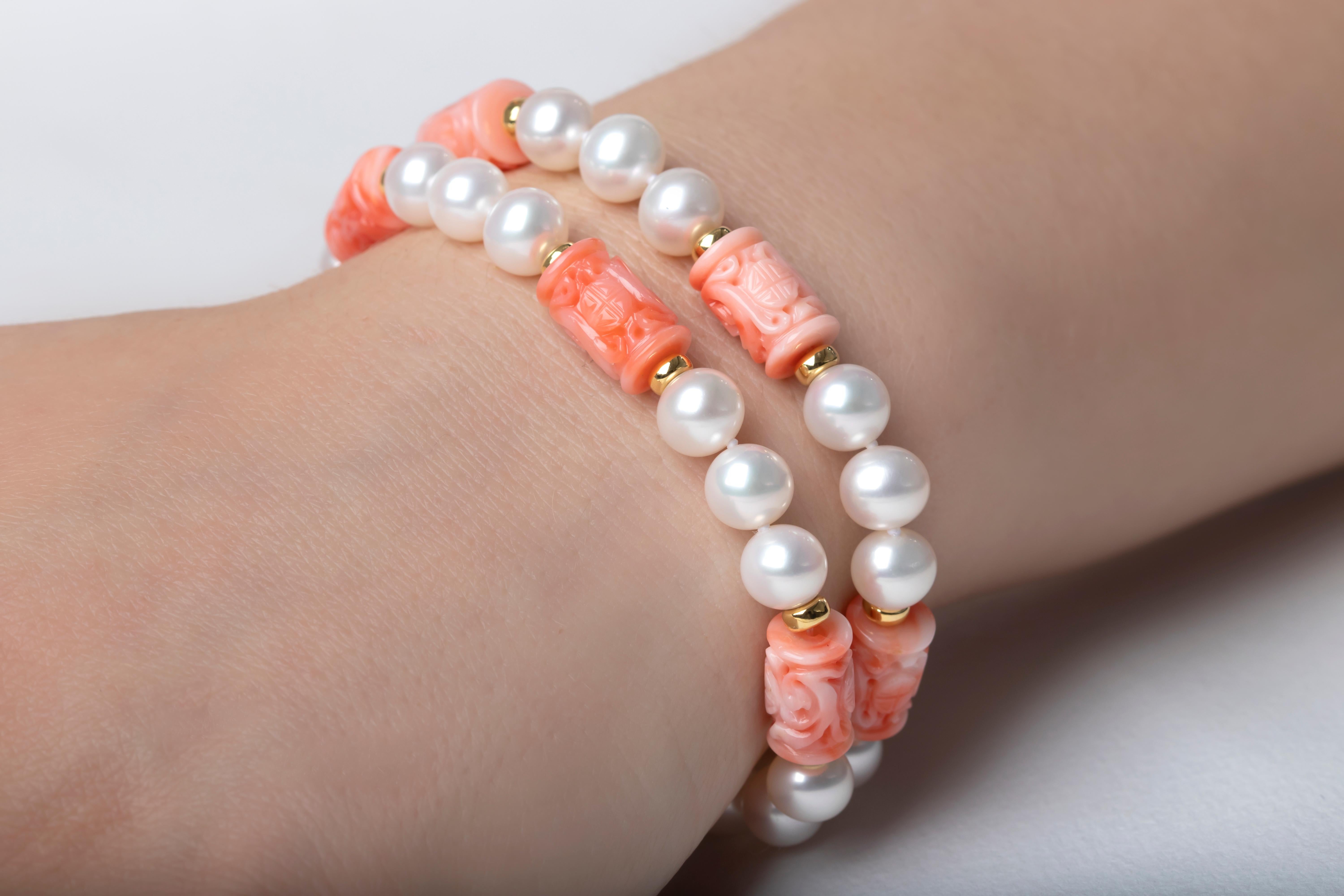 This 18K yellow gold bracelet by Yoko London features two rows of expertly matched Freshwater pearls, which are perfectly enriched by the pastel hues of the carved coral beads. The soft colours showcased in this unique bracelet make it a perfect