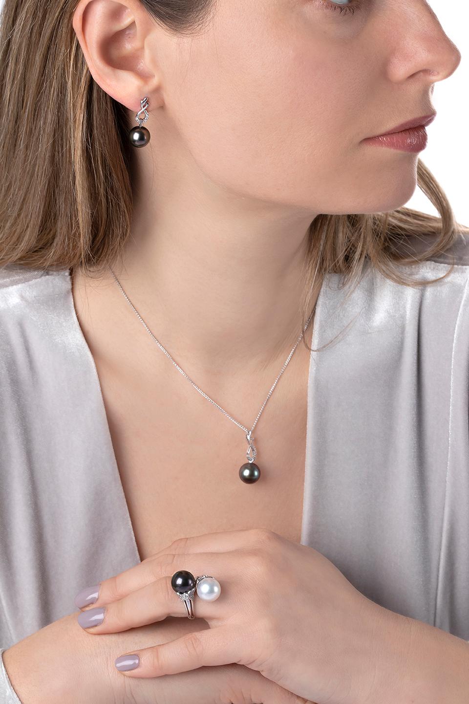 Modern Yoko London Pearls Tahitian Pearl and Diamond Necklace in 18 Karat White Gold