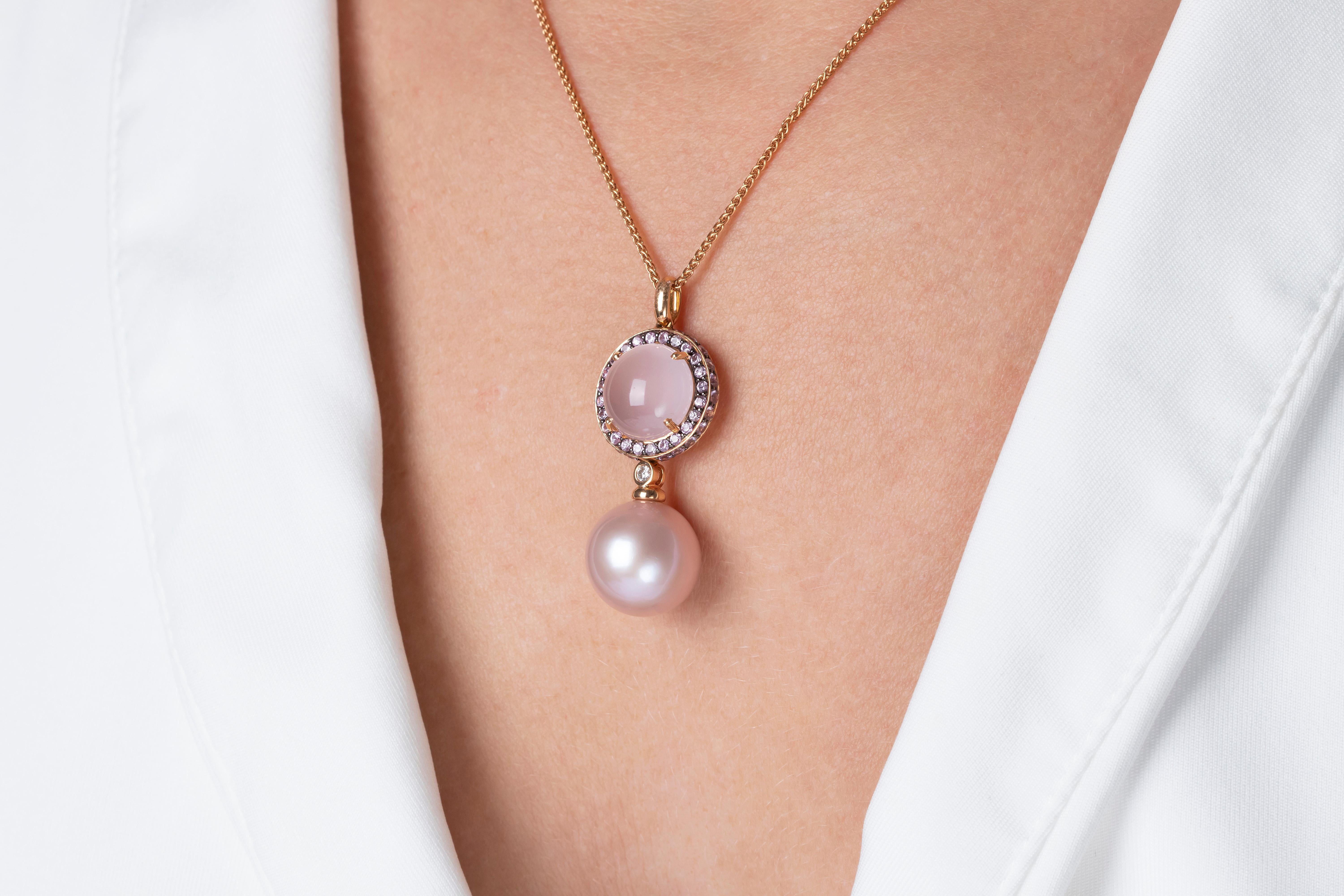 A feminine delight by Yoko London, this pretty pendant features tastefully combined shades of rose coloured gems and 18K gold in a striking design which is sure to be noticed whichever way you choose to style it. The pendant is secured to with a