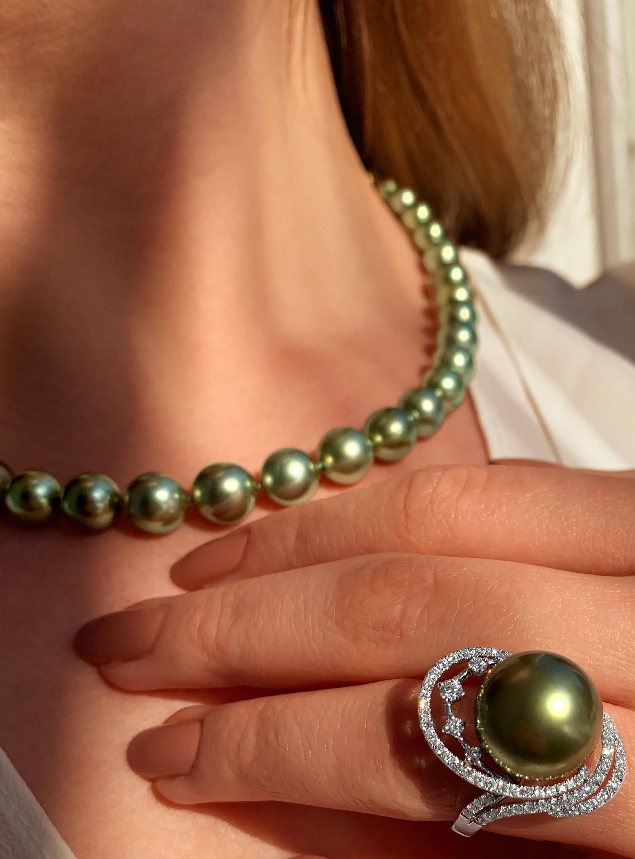 This striking ring by Yoko London is both unique and elegant. At the forefront of this piece is a vibrant pistachio-coloured Tahitian pearl; to achieve its unique hue this Tahitian pearl has been treated, resulting in an irreversible colour change.