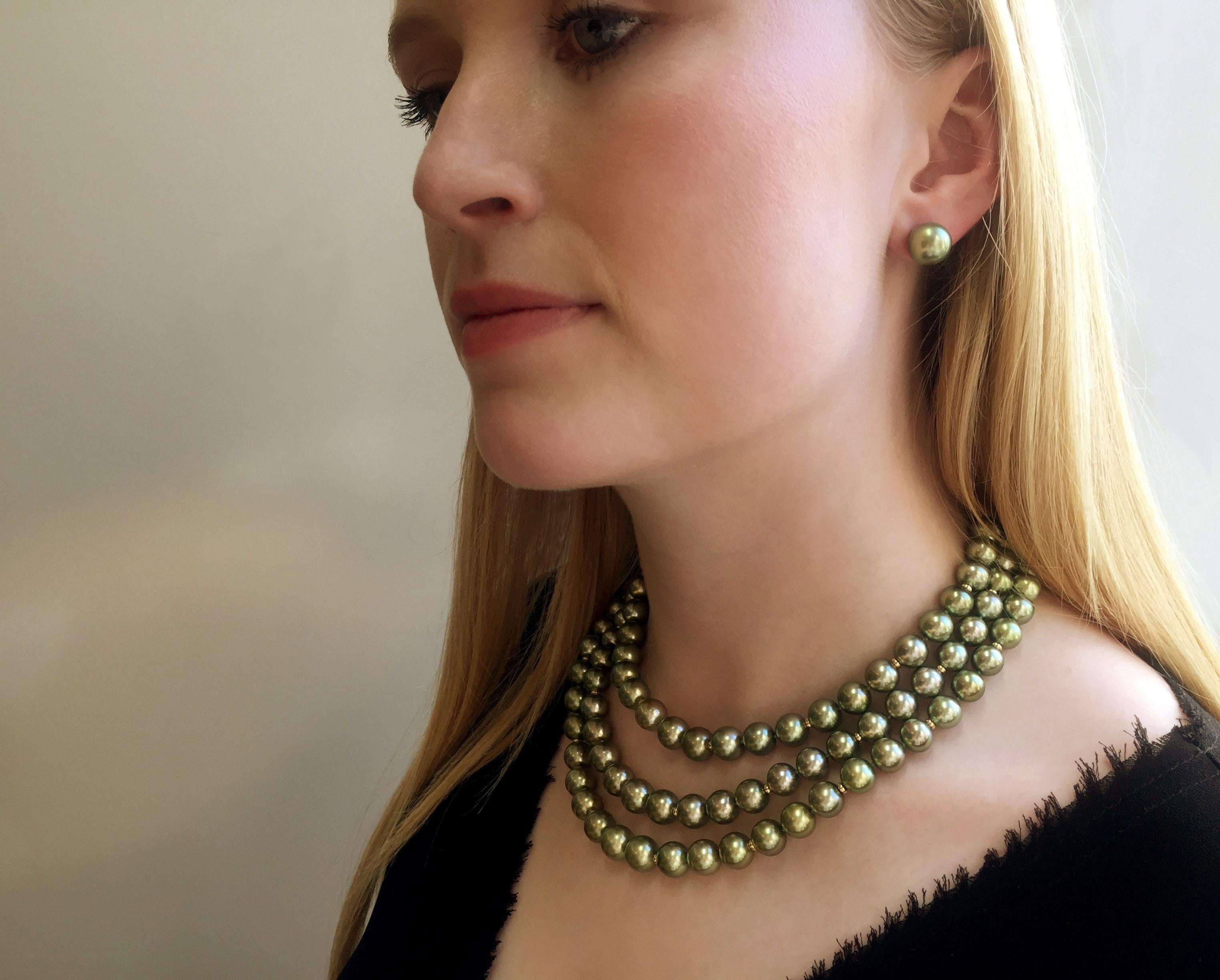 These unique pistachio-coloured Tahitian pearl stud from Yoko London offer an exceptional twist on a classic style. The simple 18 Karat White Gold setting allows the extraordinary colour of the pearl to speak for itself. To achieve the spectacular
