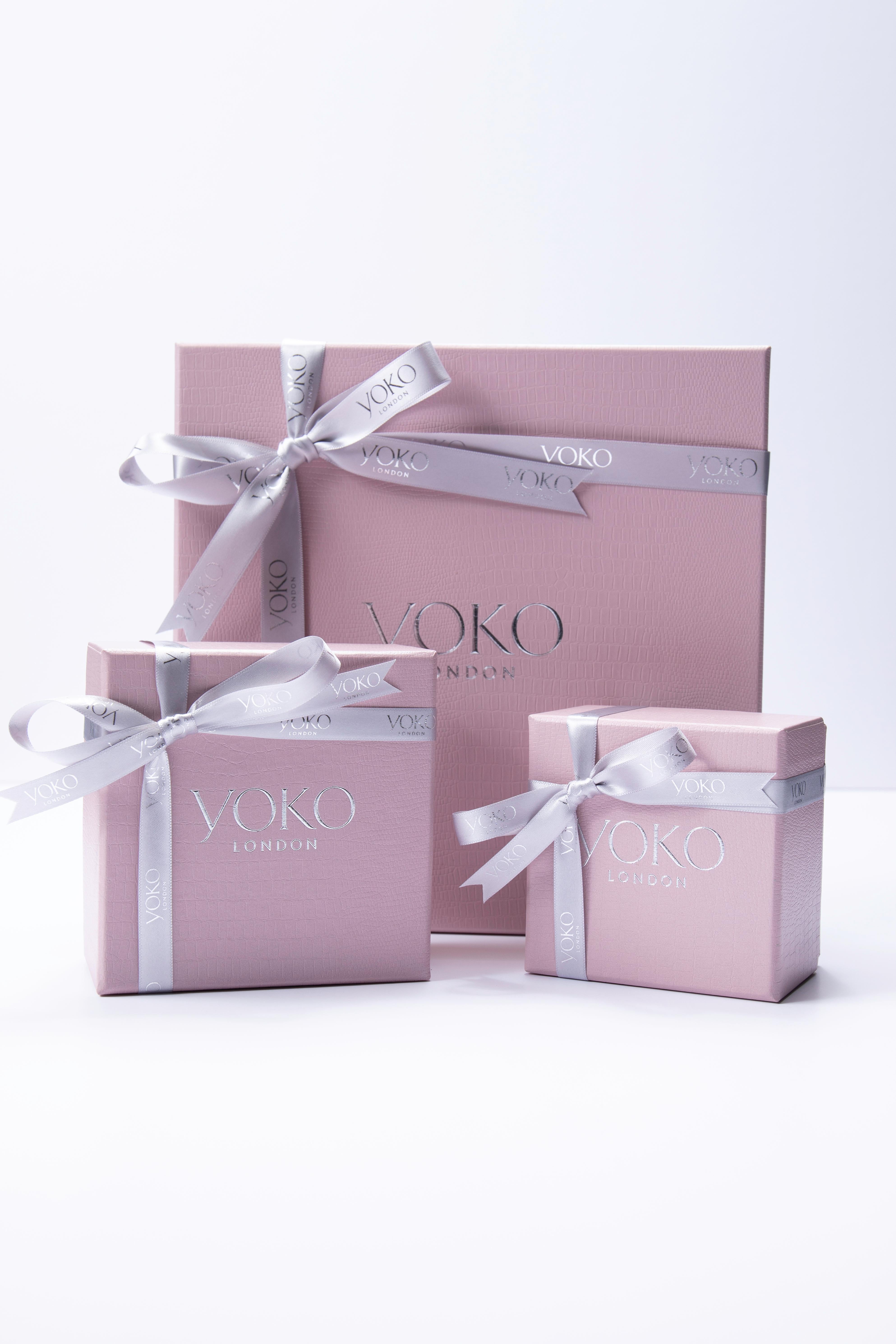 Round Cut Yoko London Pistachio-Coloured Tahitian Pearl Earring, in 18 Karat White Gold For Sale