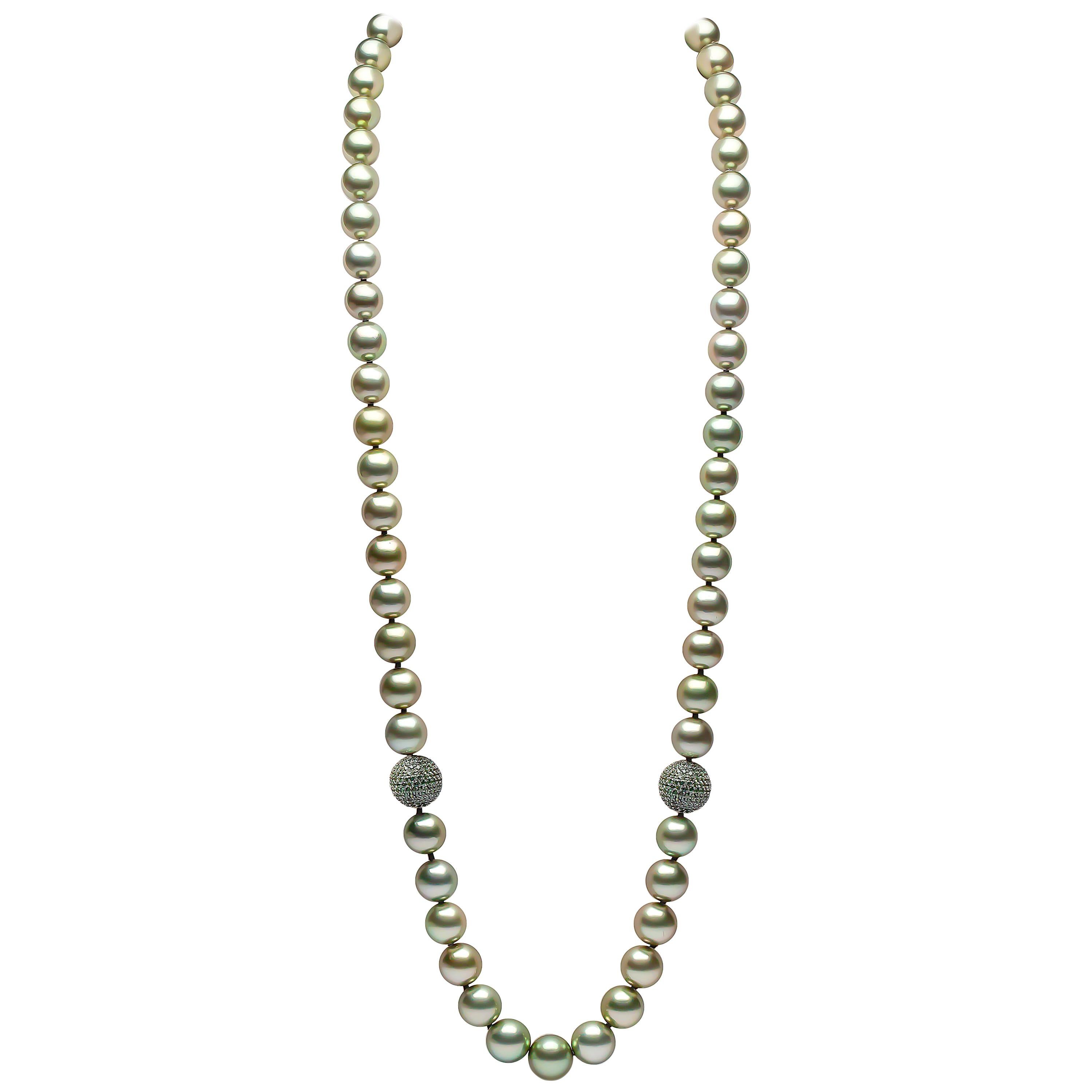 Yoko London Pistachio-Colored Tahitian Pearl and Sapphire Necklace 18 Karat Gold