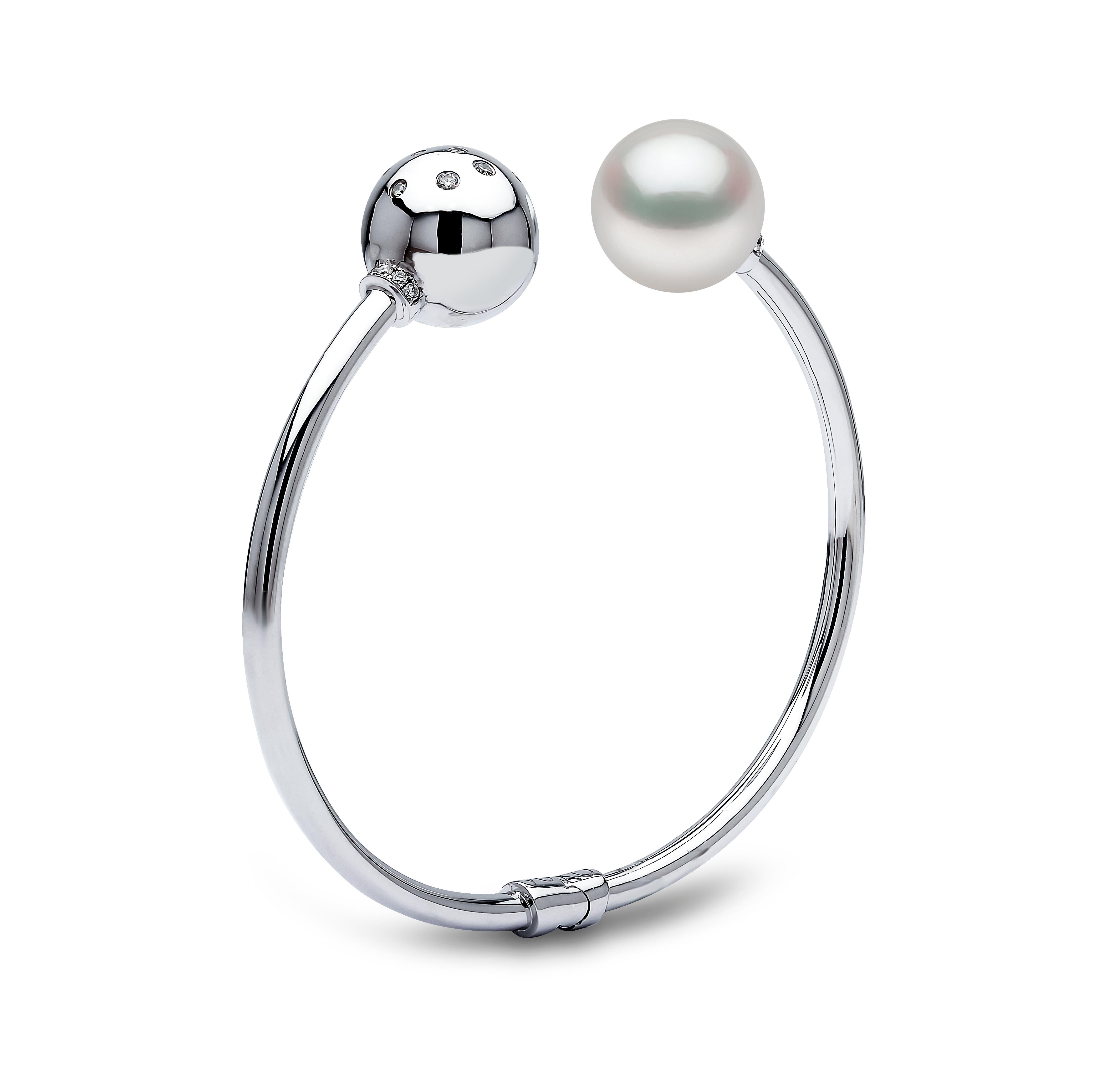 Round Cut Yoko London South Sea Pearl and Diamond Bracelet in 18K White Gold For Sale