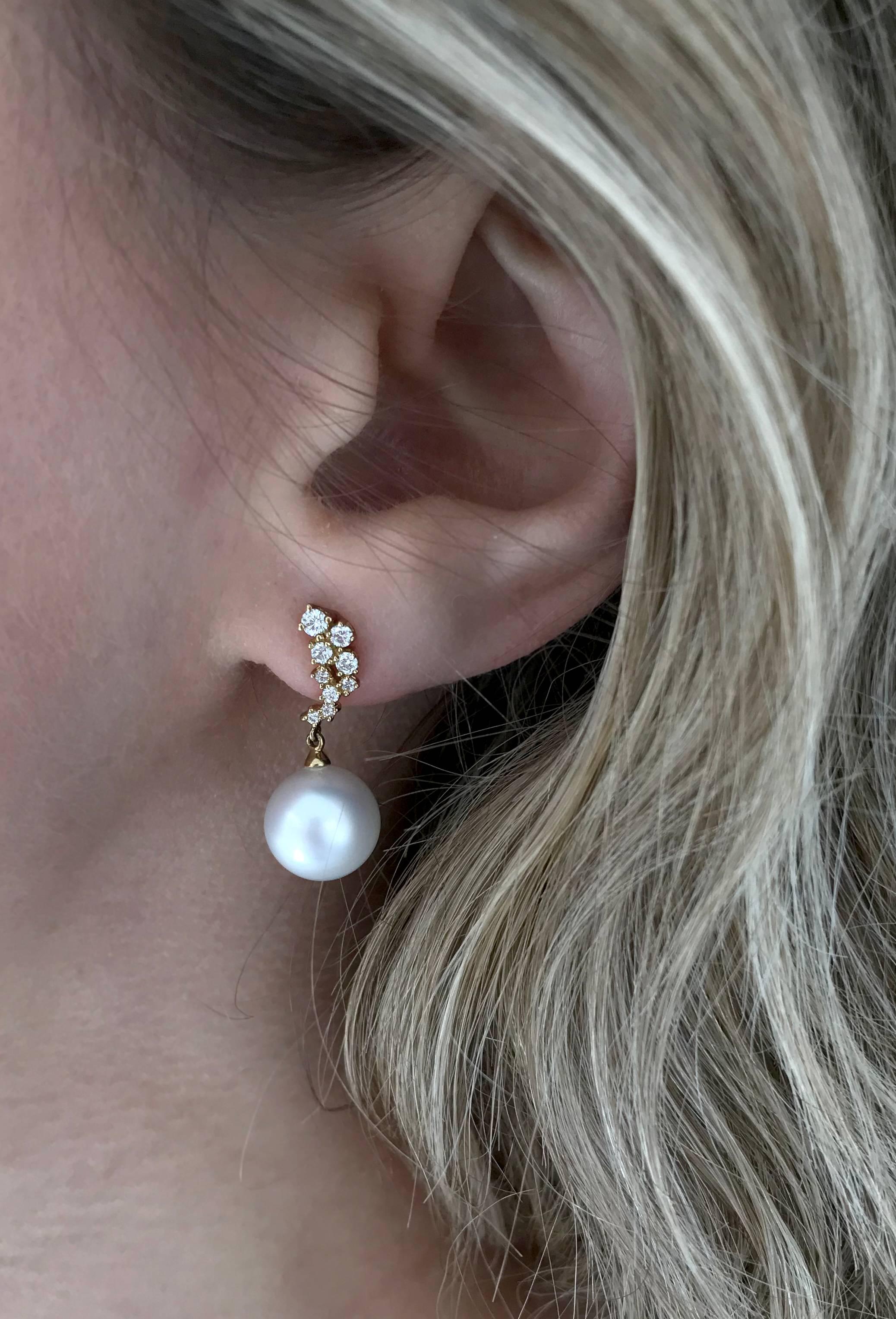 Set below a delicate pattern of scattering of White Diamonds, these luxurious cultured South Sea Pearls have been hand selected for their deep lustre and smooth appearance. 

Style with a 