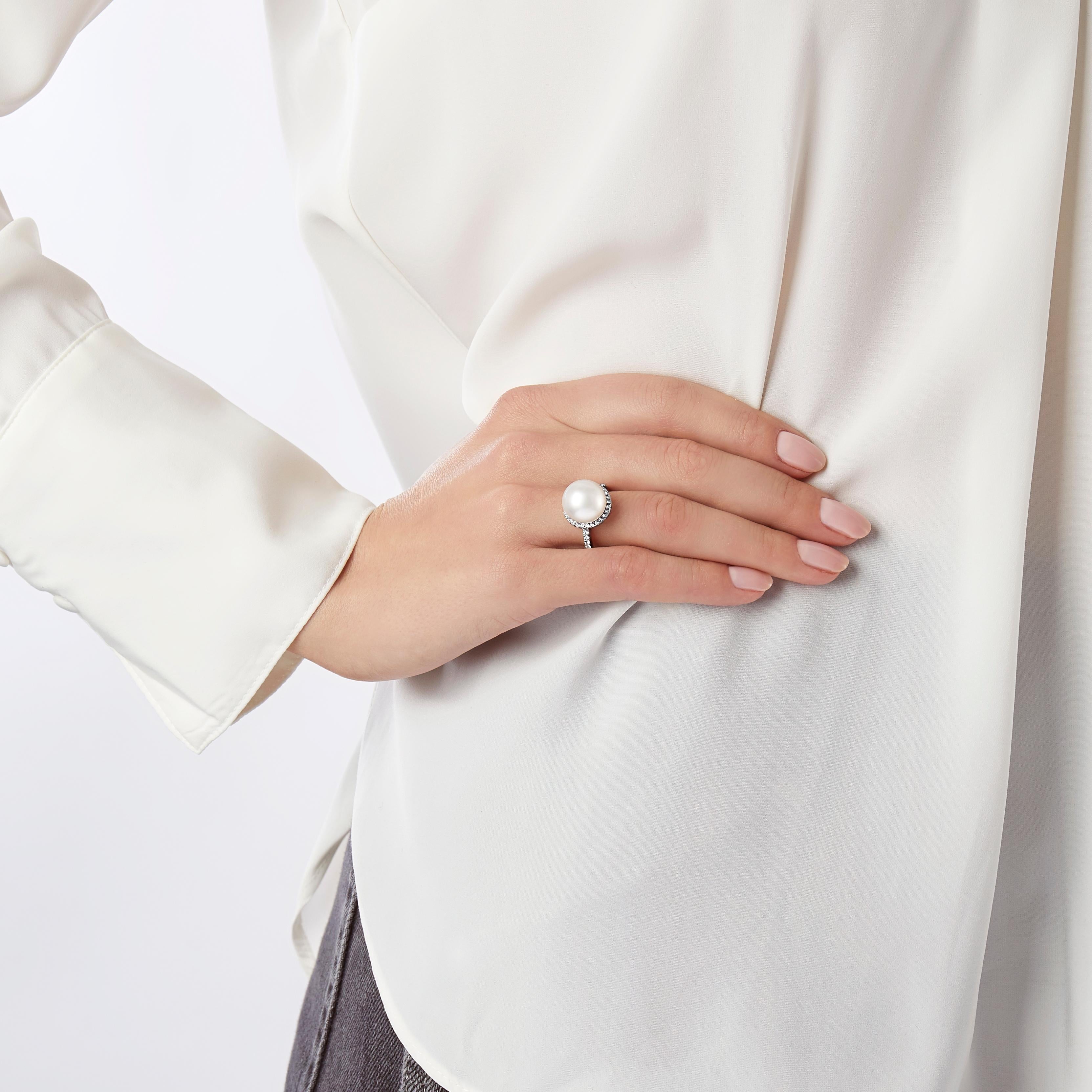 Created by Yoko London, this bold South Sea Pearl and diamond cluster ring is a jewellery box essential. 
Accentuated by a halo of white diamonds, this high-quality South Sea pearl has been hand-selected for its lustre and smooth appearance. 
Make a