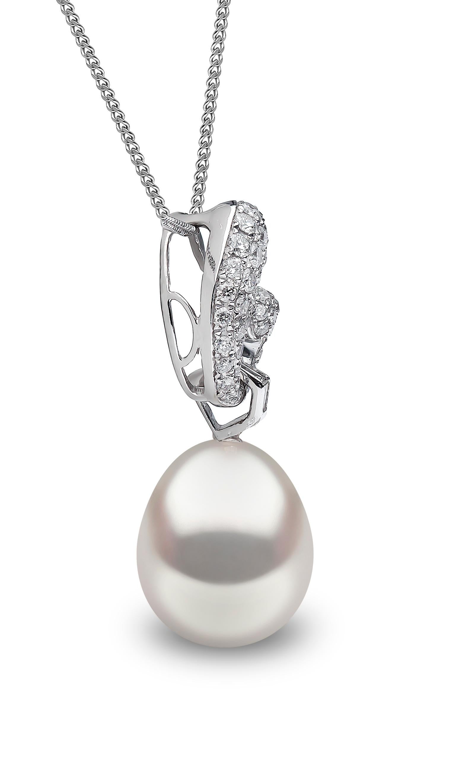 This contemporary pendant by Yoko London features a spectacular 13.1mm drop shape South Sea pearl beneath a pave diamond swirl. Effortlessly elegant, this pendant will look great paired with both daytime and evening looks. 
-	13.1mm Drop Shaped