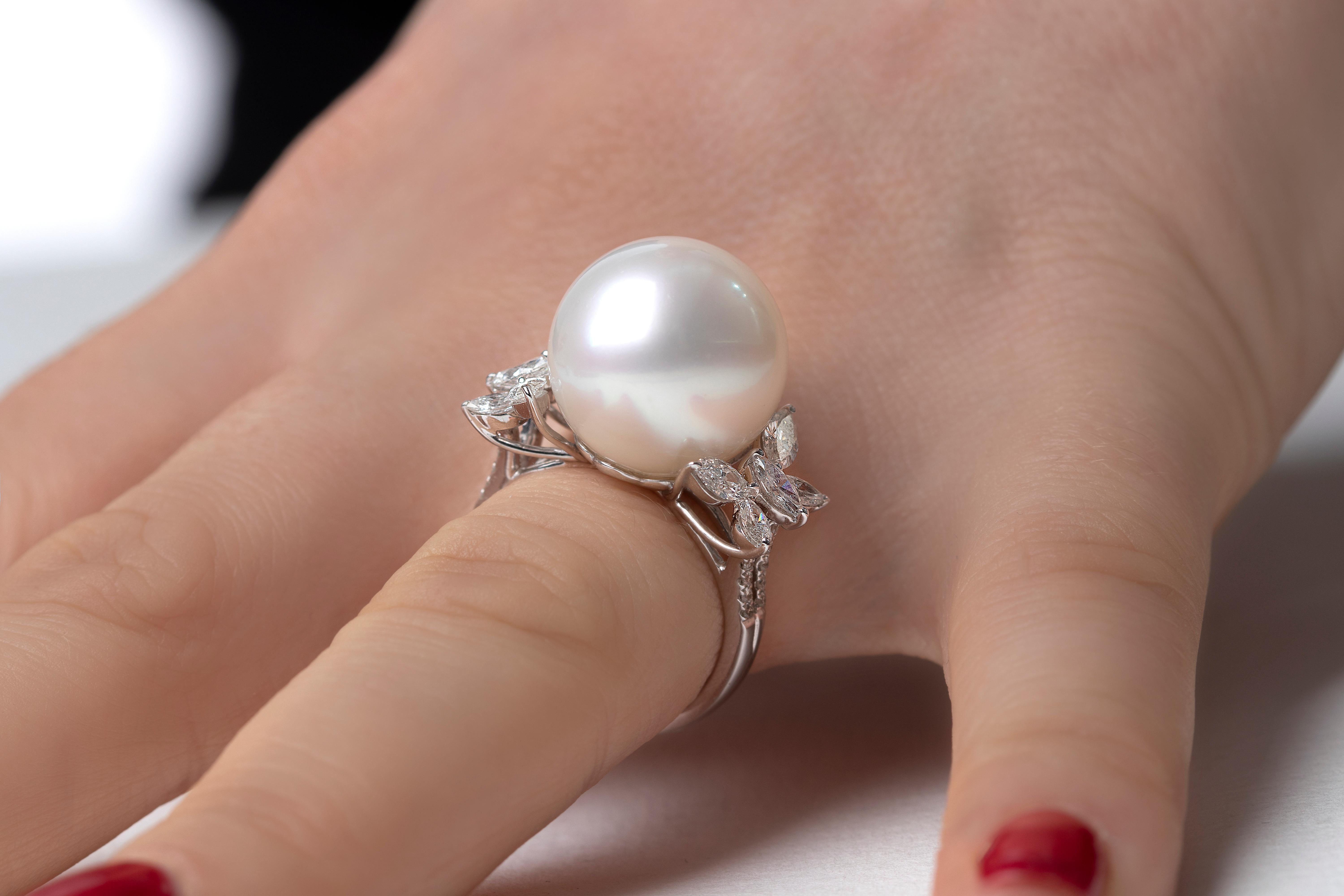 This important ring by Yoko London features a top quality Australian South Sea Pearl sitting proudly among an elegant arrangement of Marquise cut diamonds leading to a diamond-set shank. This glamorous ring is sure to attract attention adding a