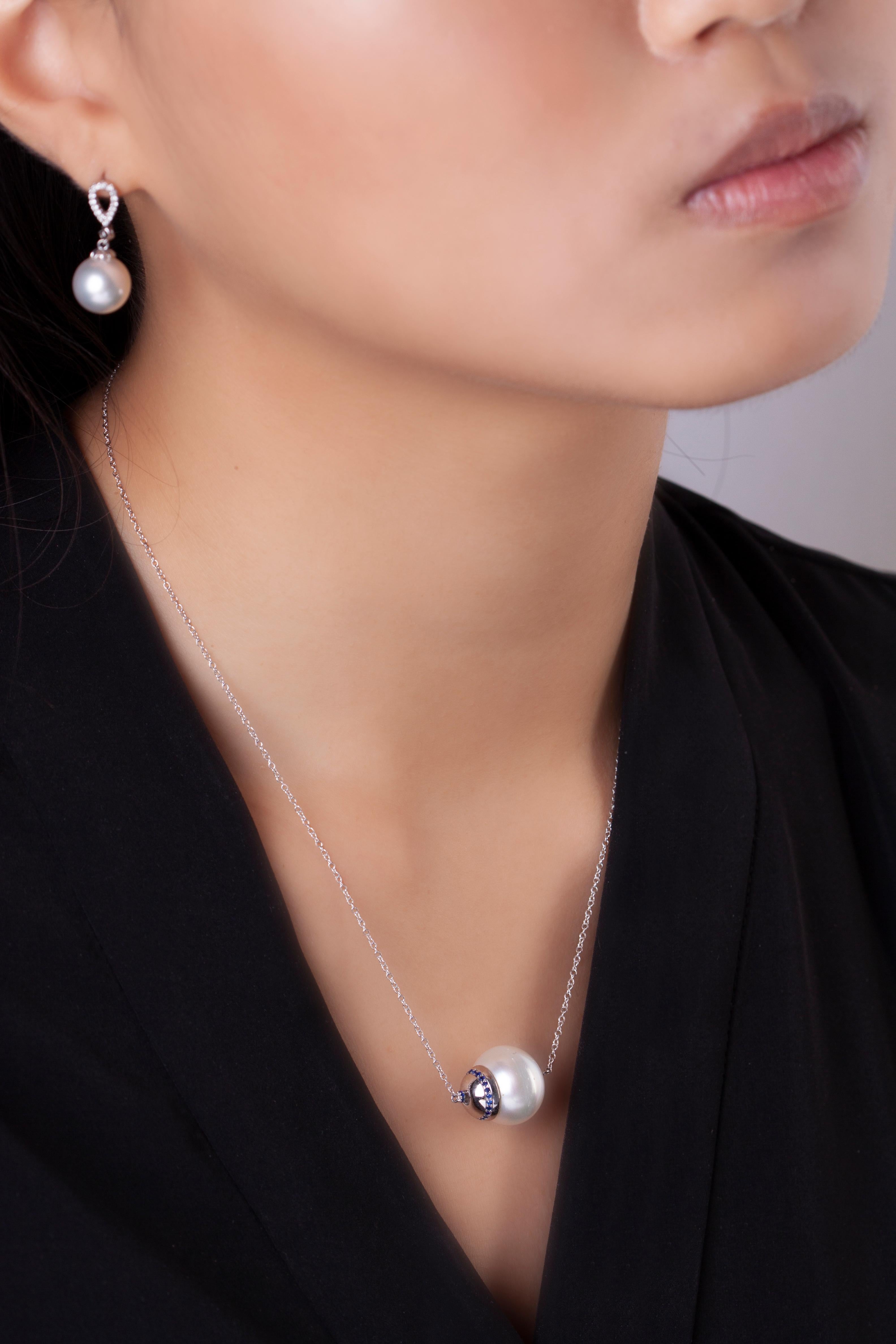 This contemporary pendant by Yoko London features a 15.5-16mm South Sea pearl set alongside a sumptuous sapphire orbit. This unique pendant will add a striking finish to both daytime and evening outfits. 
-	15.5-16mm South Sea Pearl
-	32 Sapphires