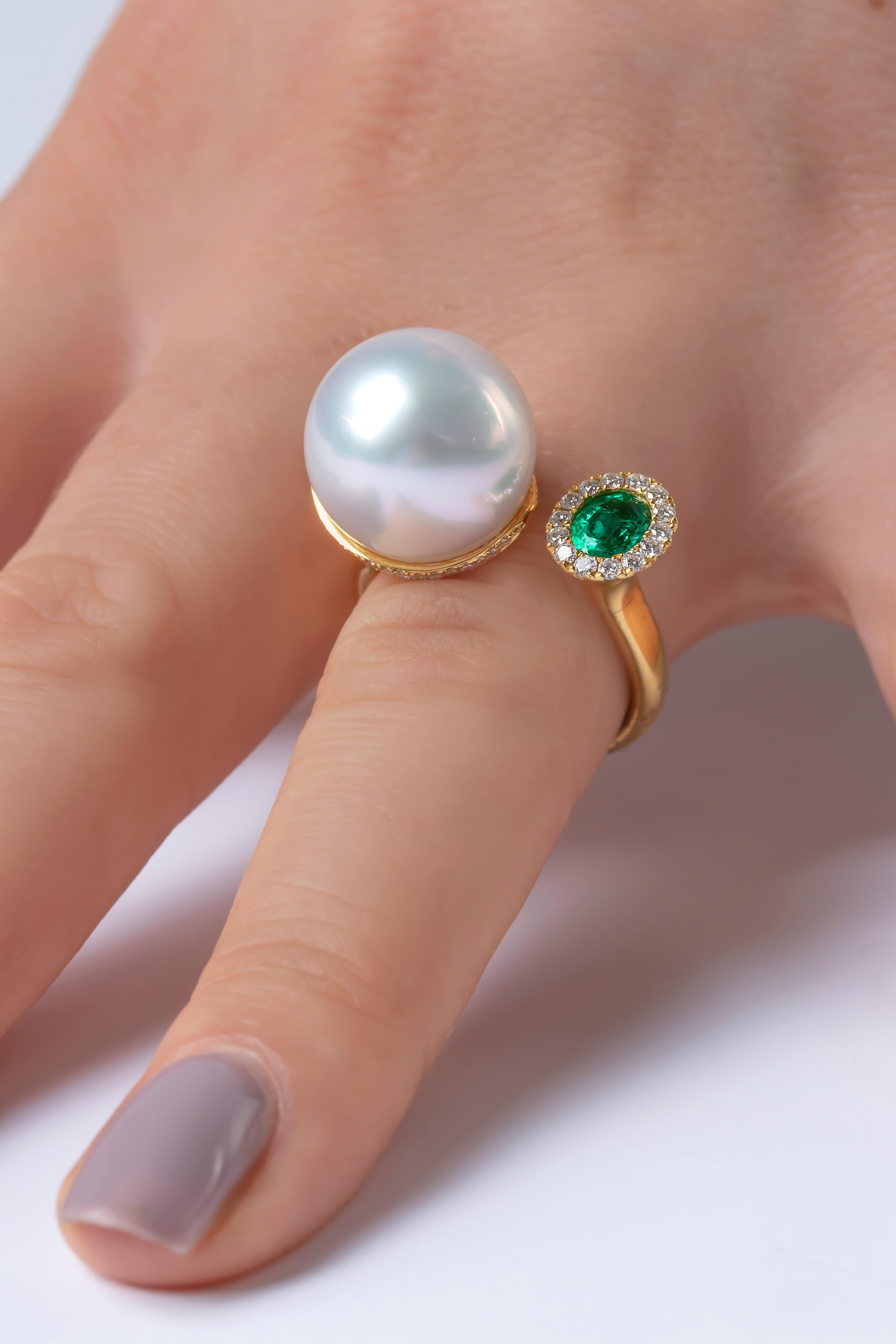 Contemporary Yoko London South Sea Pearl, Emerald and Diamond Ring in 18 Karat Yellow Gold