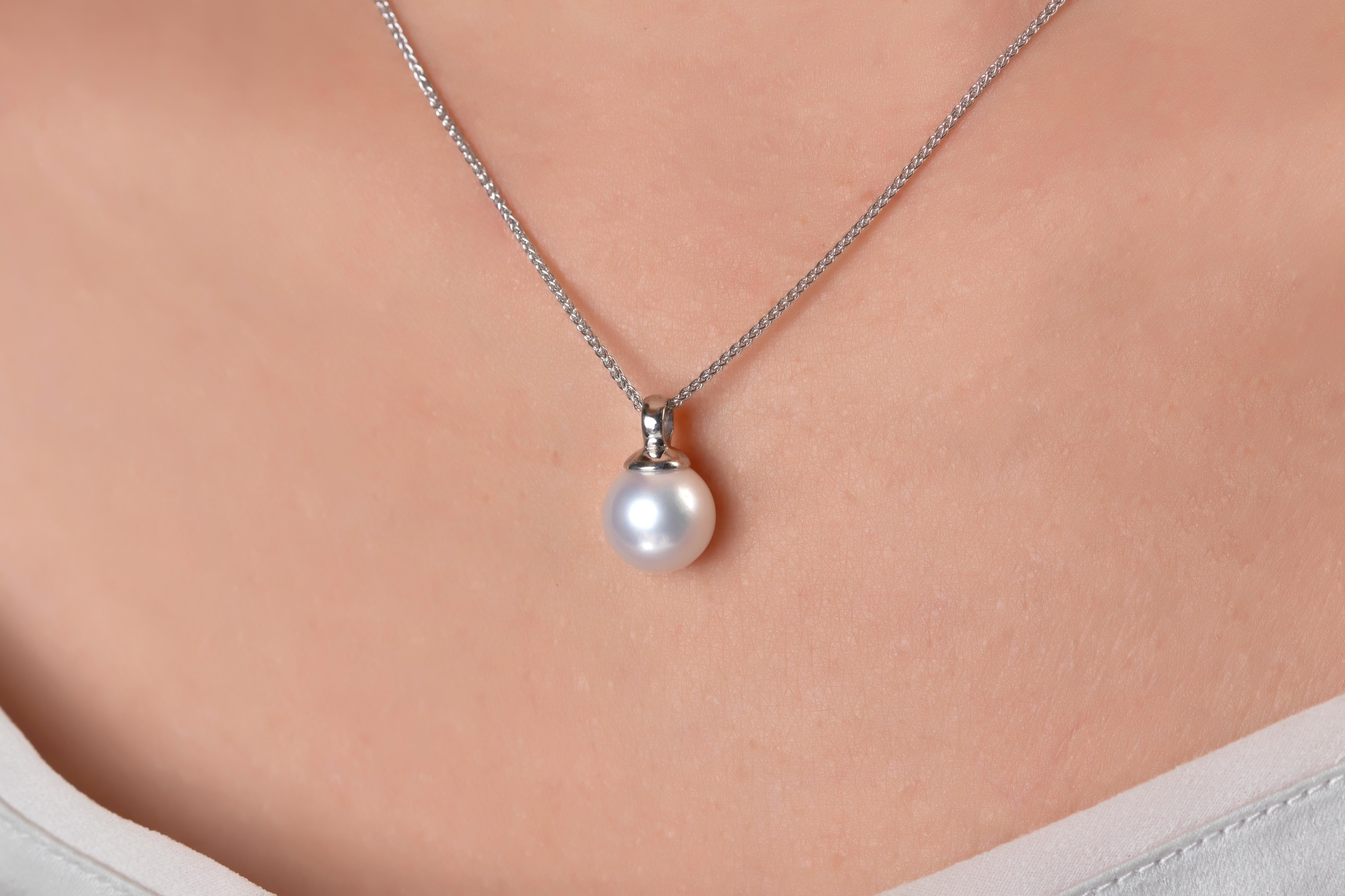 This timeless pendant by Yoko London features a high quality 9.5-10mm Australian South Sea pearl in a simple 18 Karat white gold setting. The understated setting allows the superb lustre of the South Sea pearl to do all the talking. The perfect